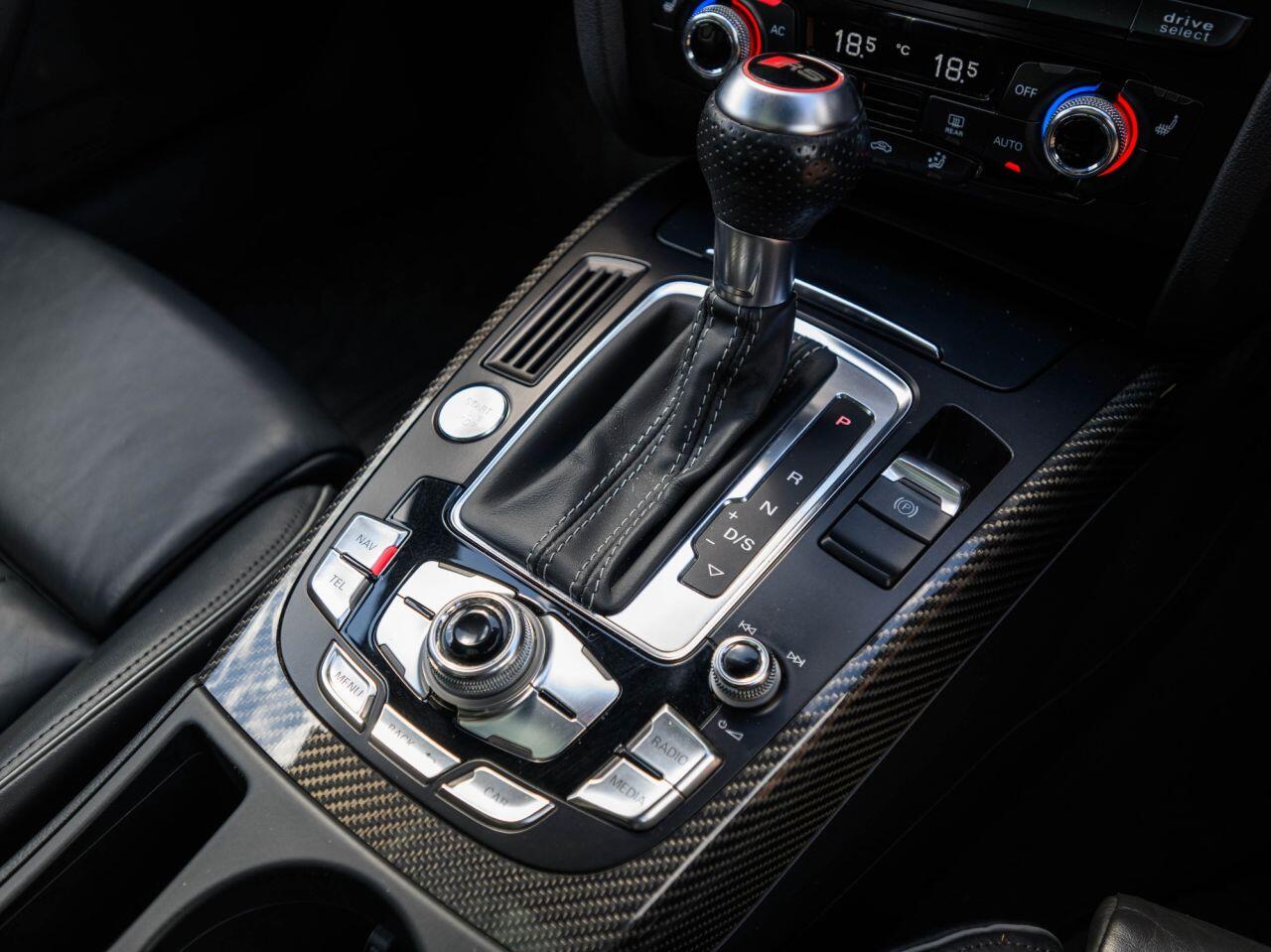 Audi RS4 view 31