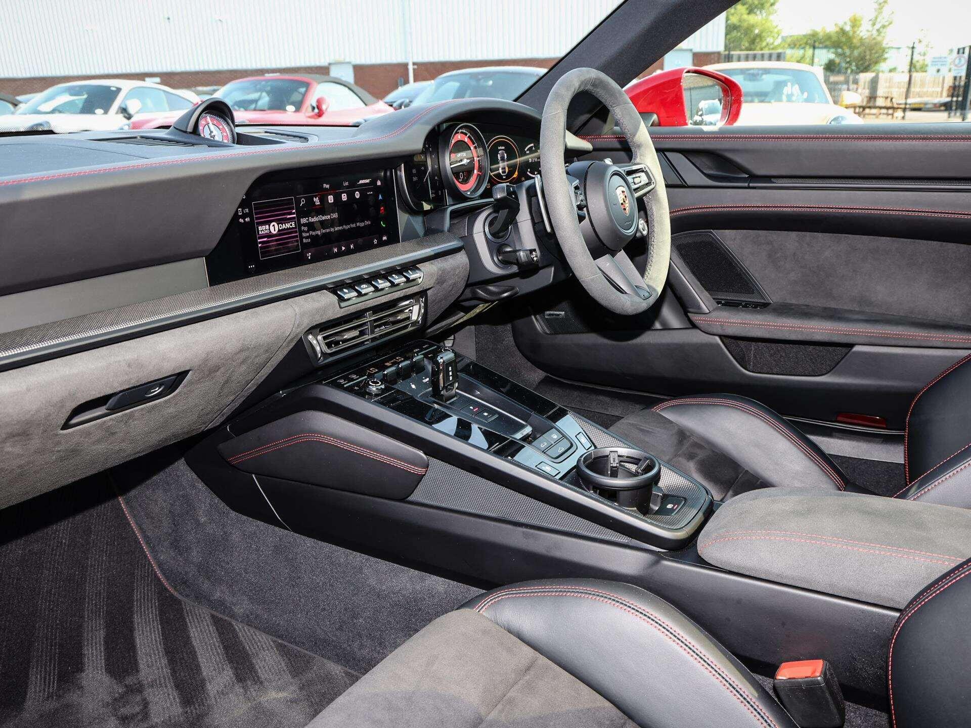 Porsche 911 view 4