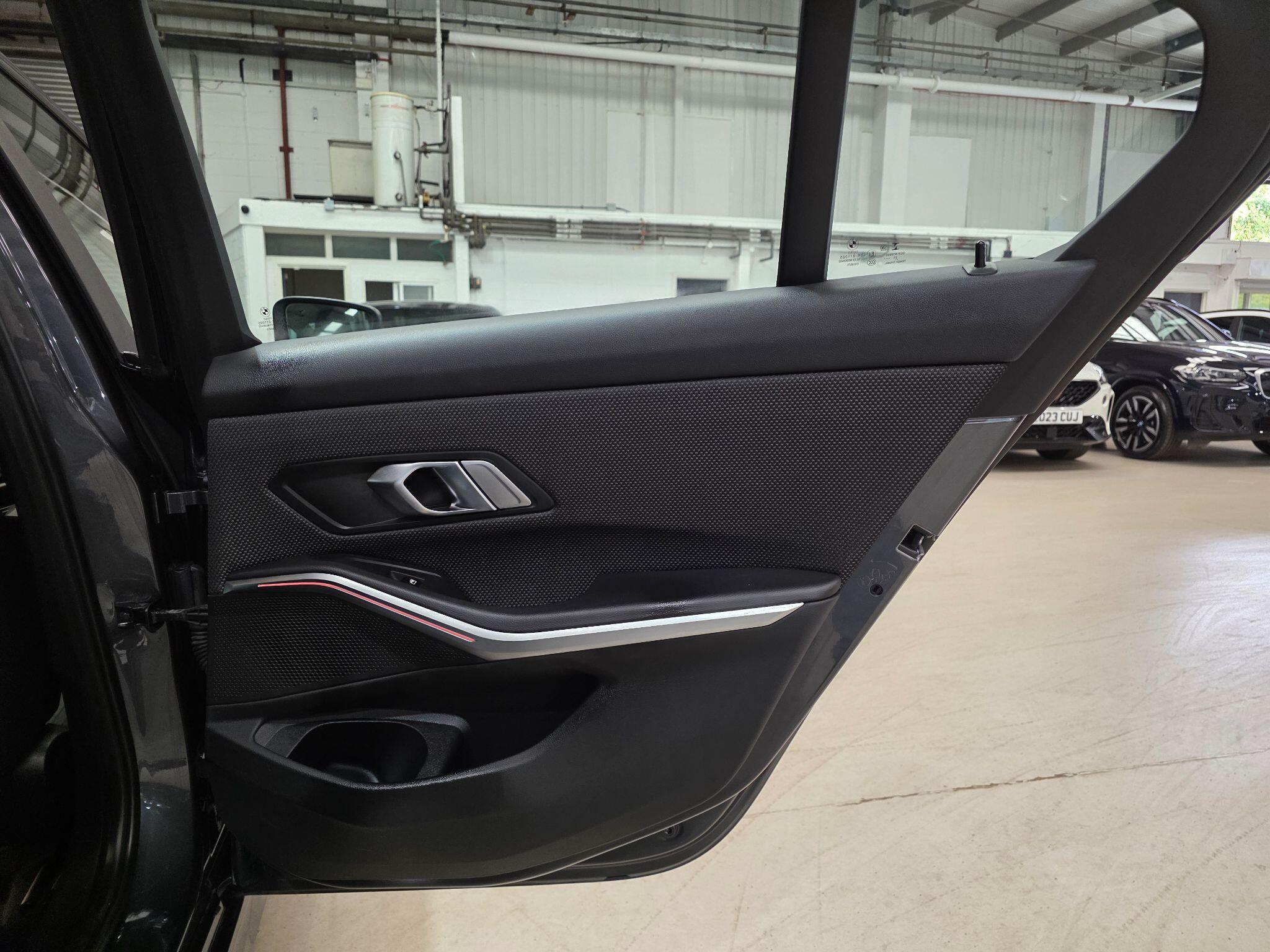 BMW 3 Series view 23
