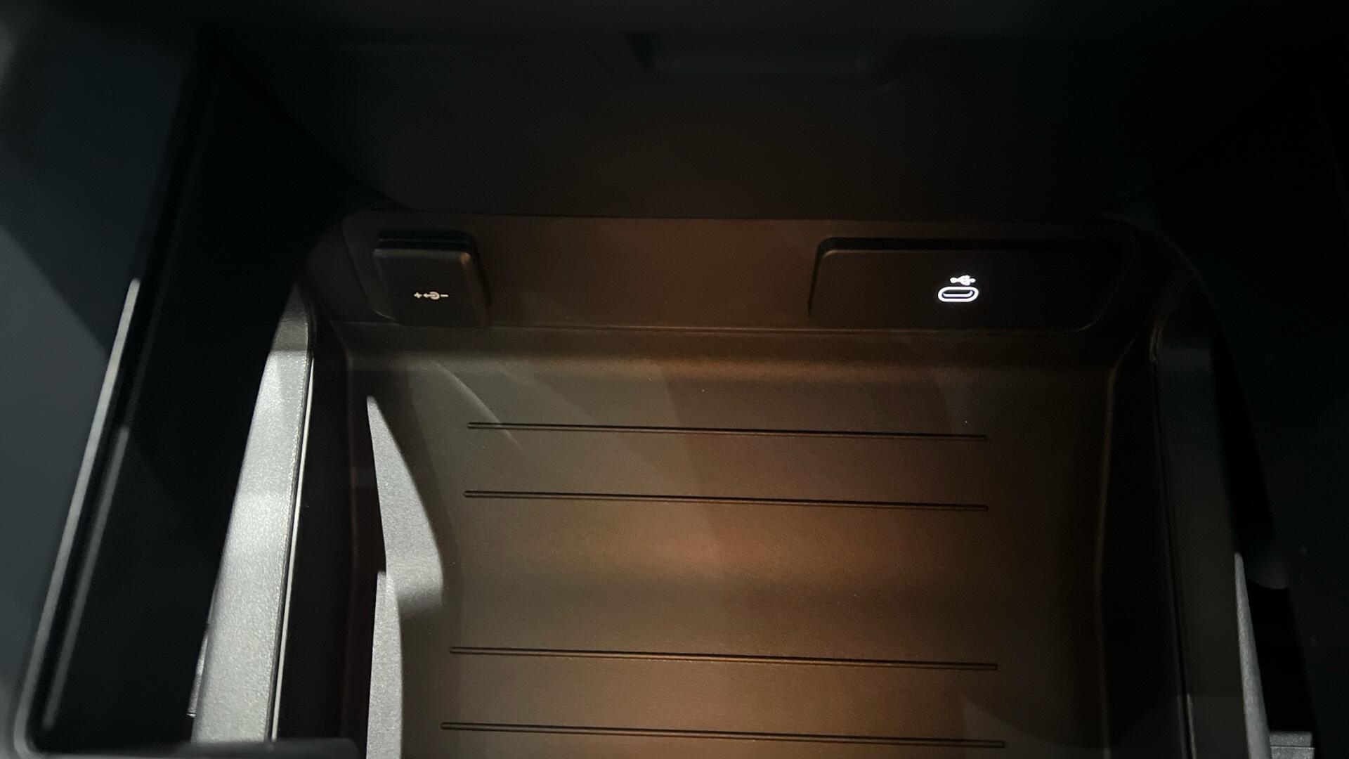 Land Rover Defender view 44