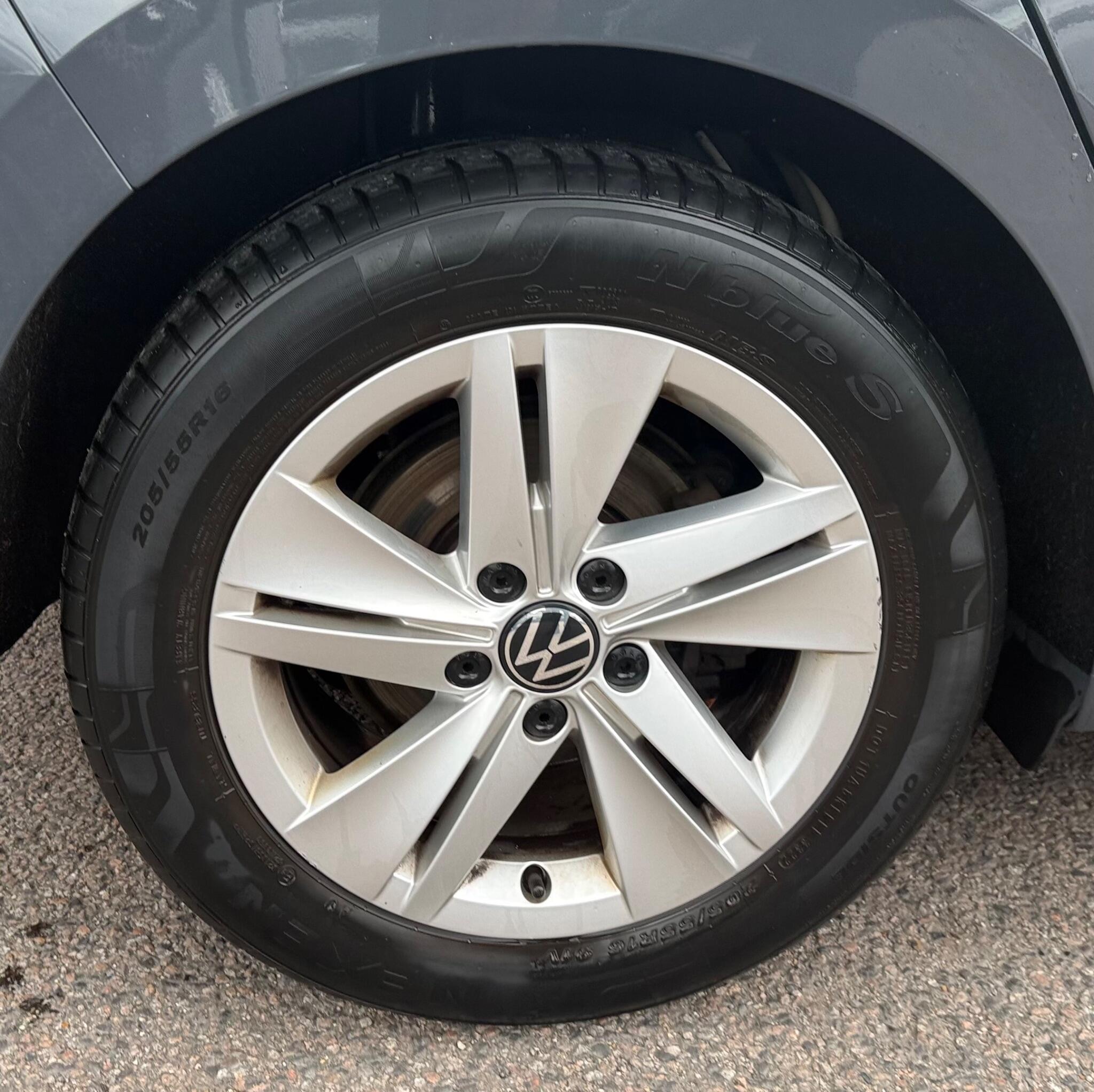 Volkswagen Golf view 9