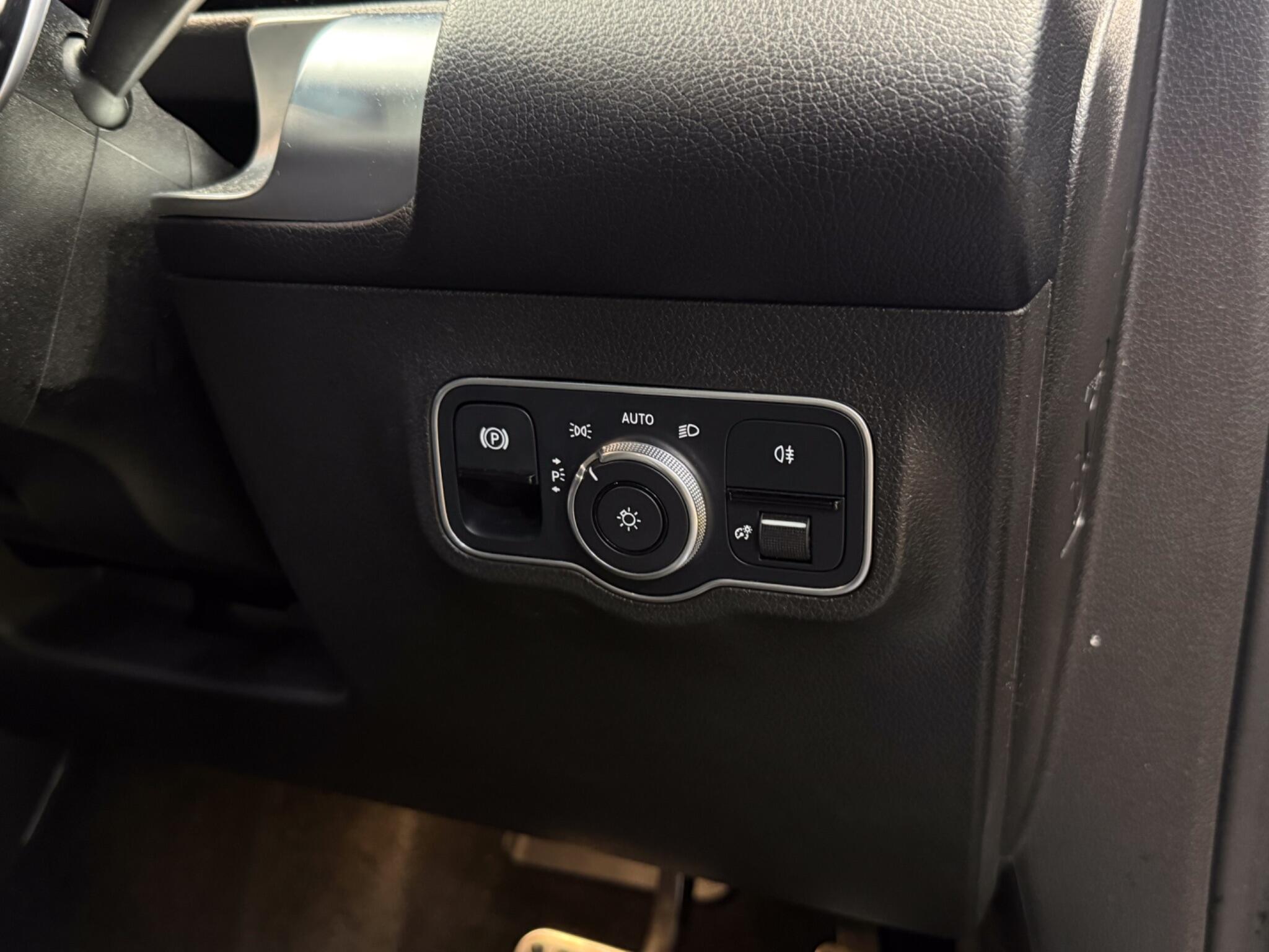 Mercedes-Benz GLB view 41