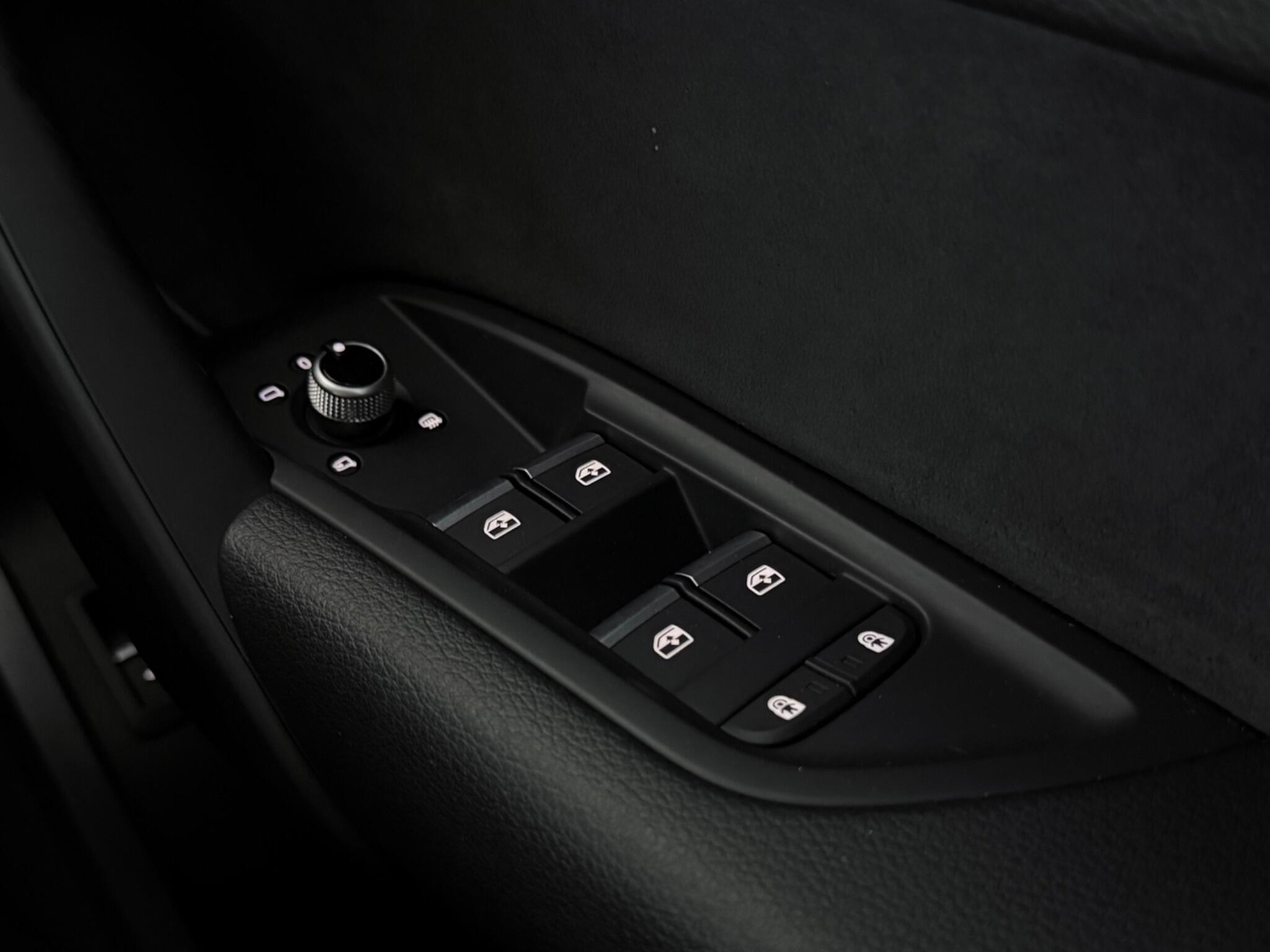 Audi Q5 view 18