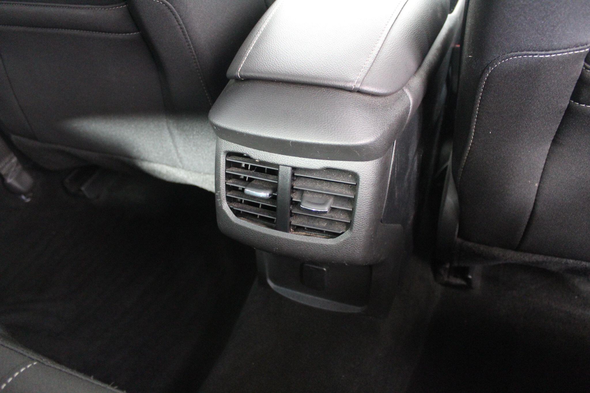 Ford Mondeo view 52