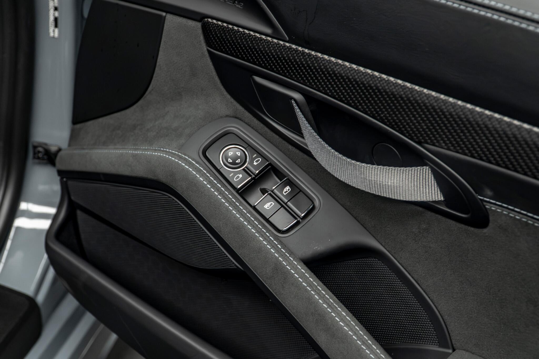 Porsche 718 Spyder view 33