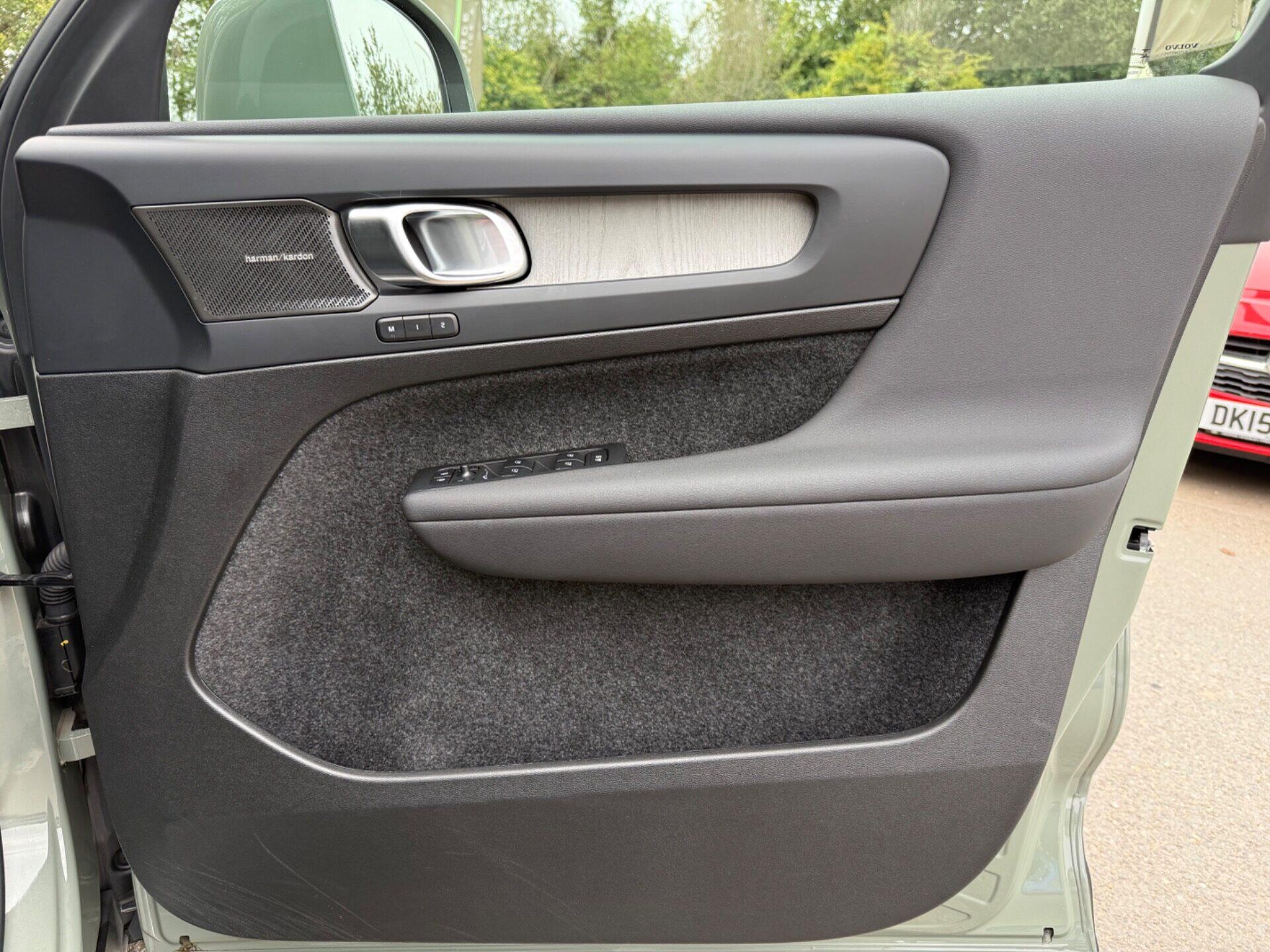 Volvo XC40 view 39