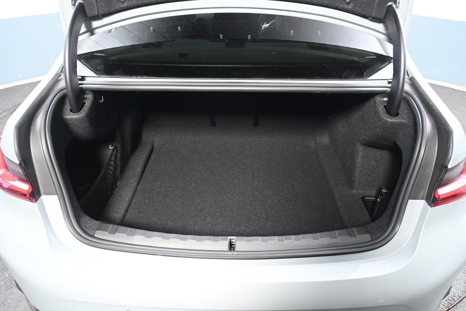 BMW 3 Series view 13