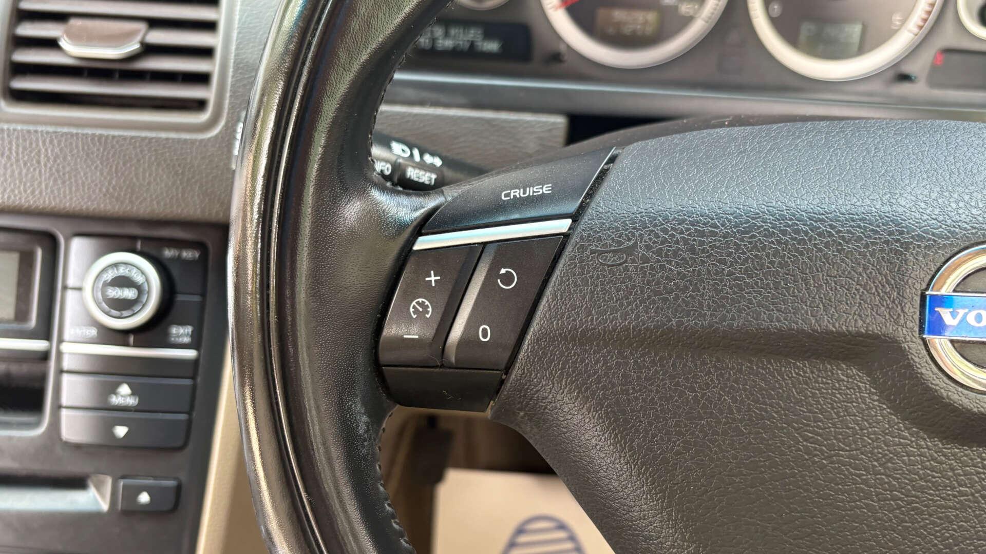 Volvo XC90 view 24