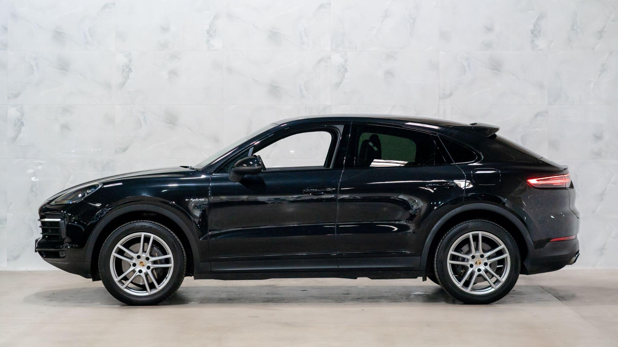 Porsche Cayenne view 9