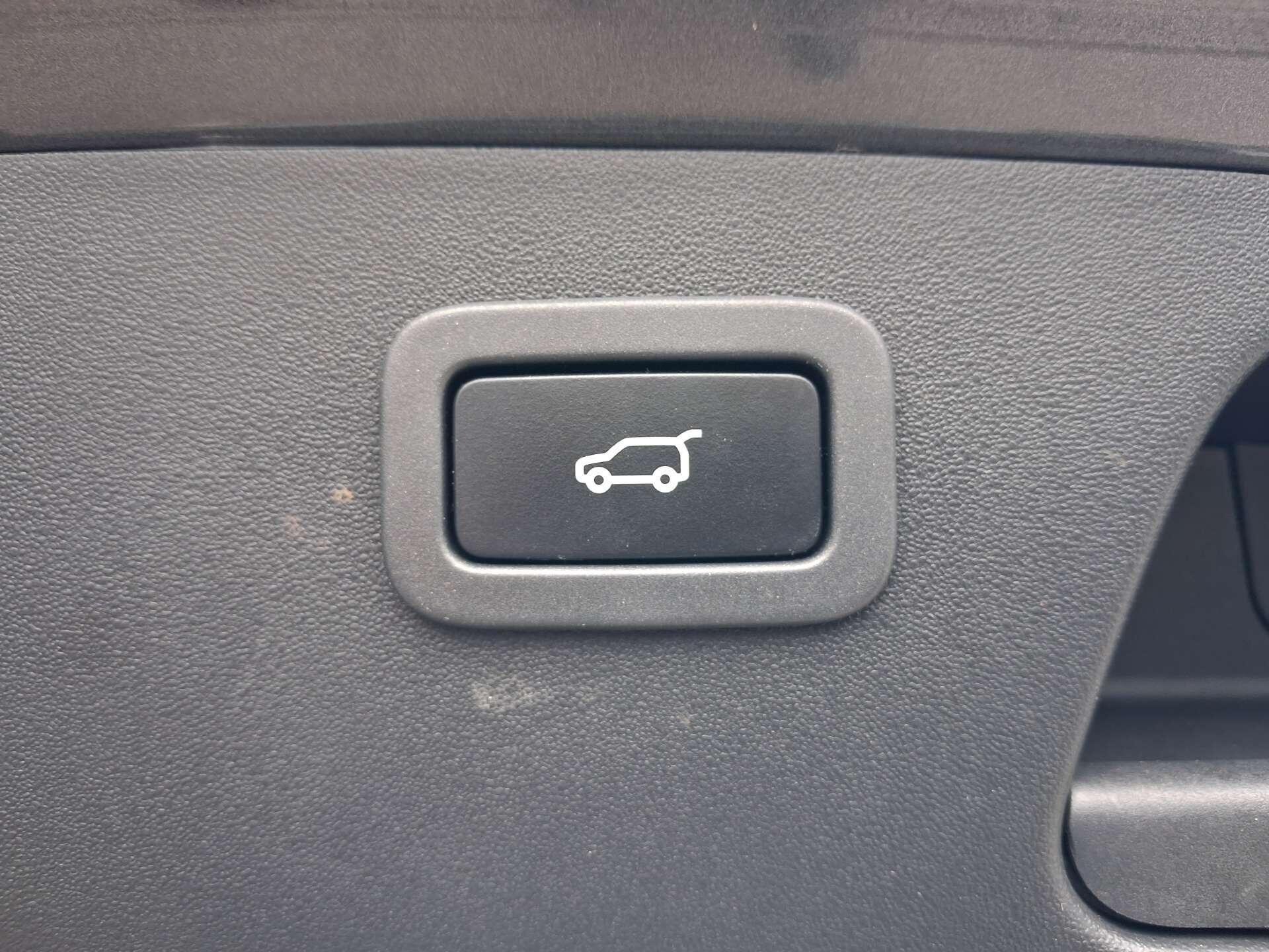 Jaguar E-Pace view 19