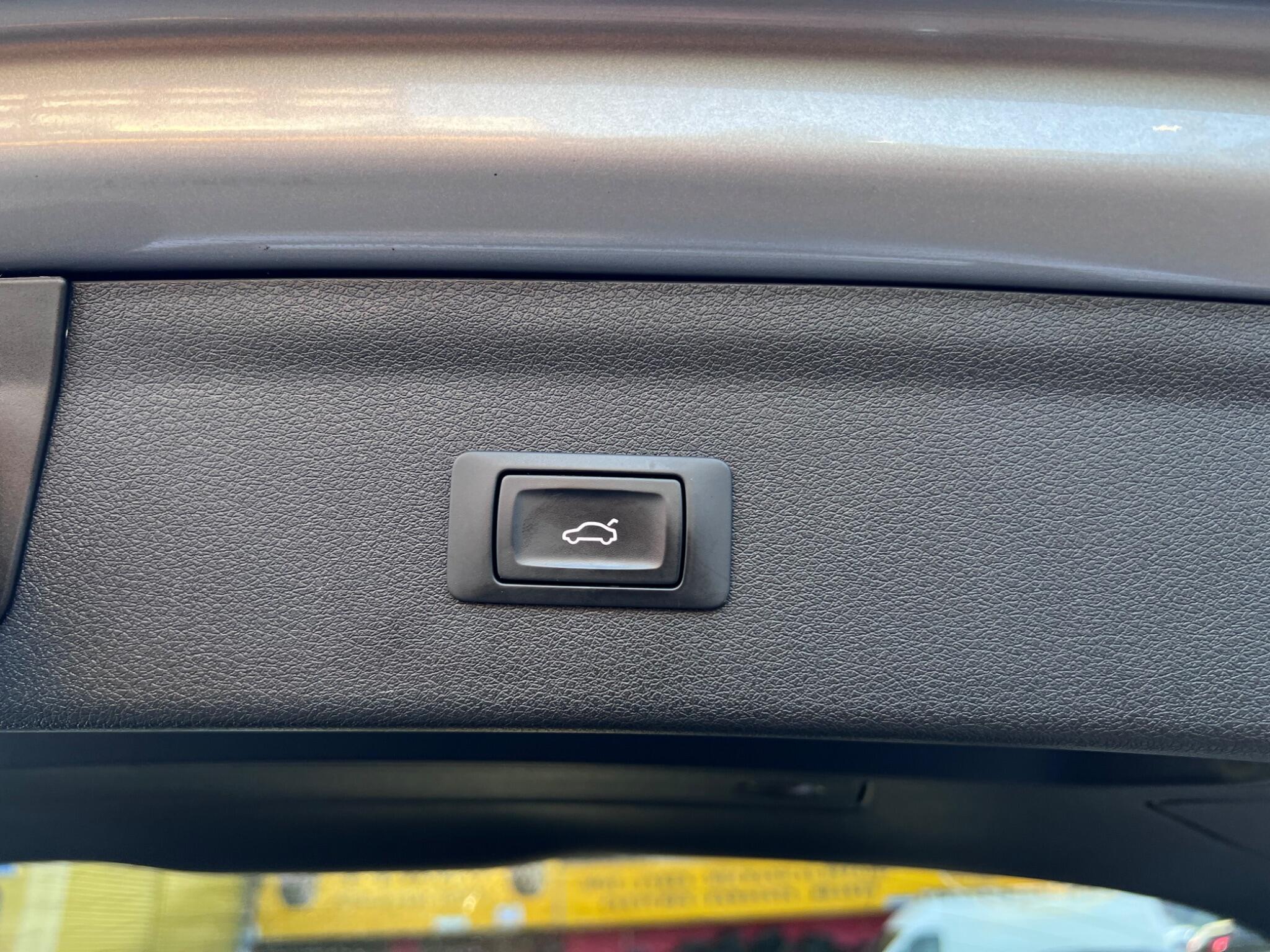 Audi Q3 view 39