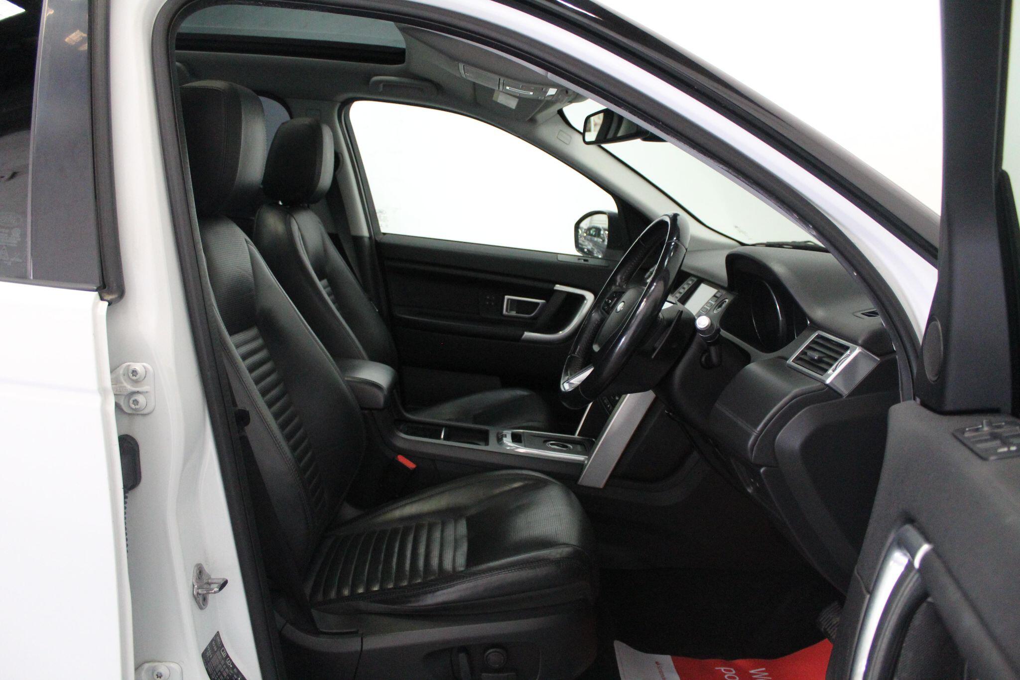 Land Rover Discovery Sport view 31