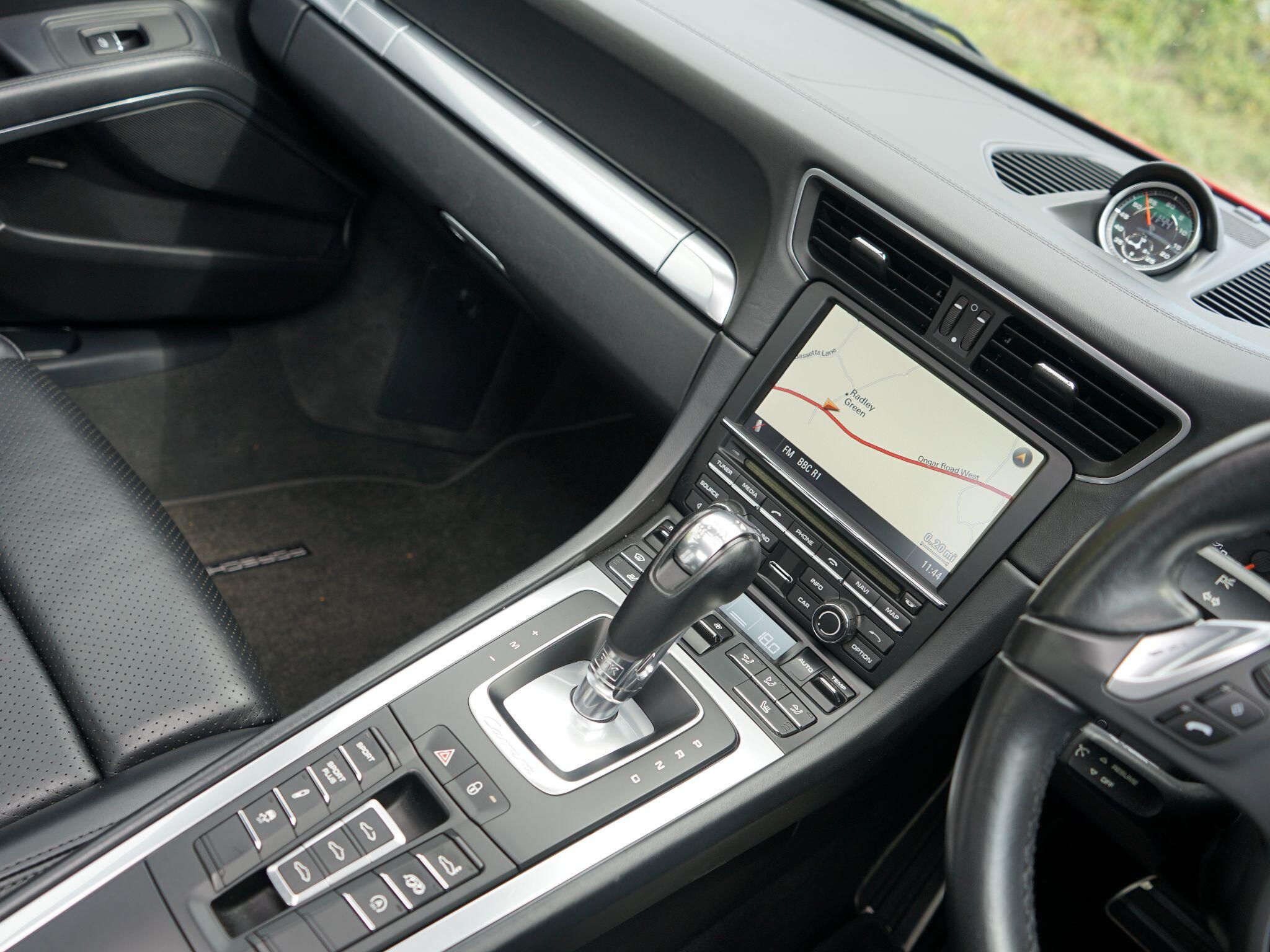 Porsche 911 view 6
