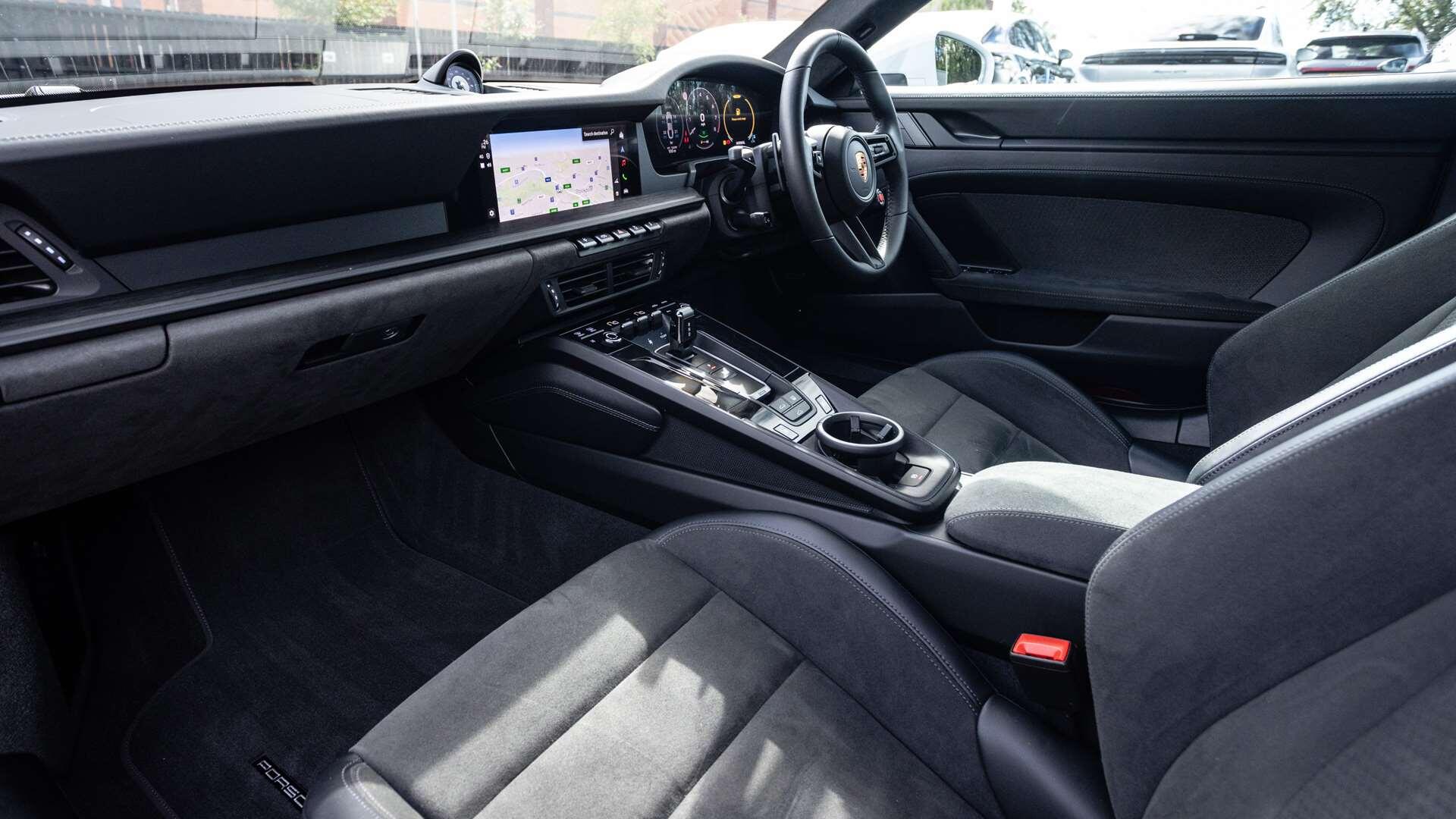 Porsche 911 view 5