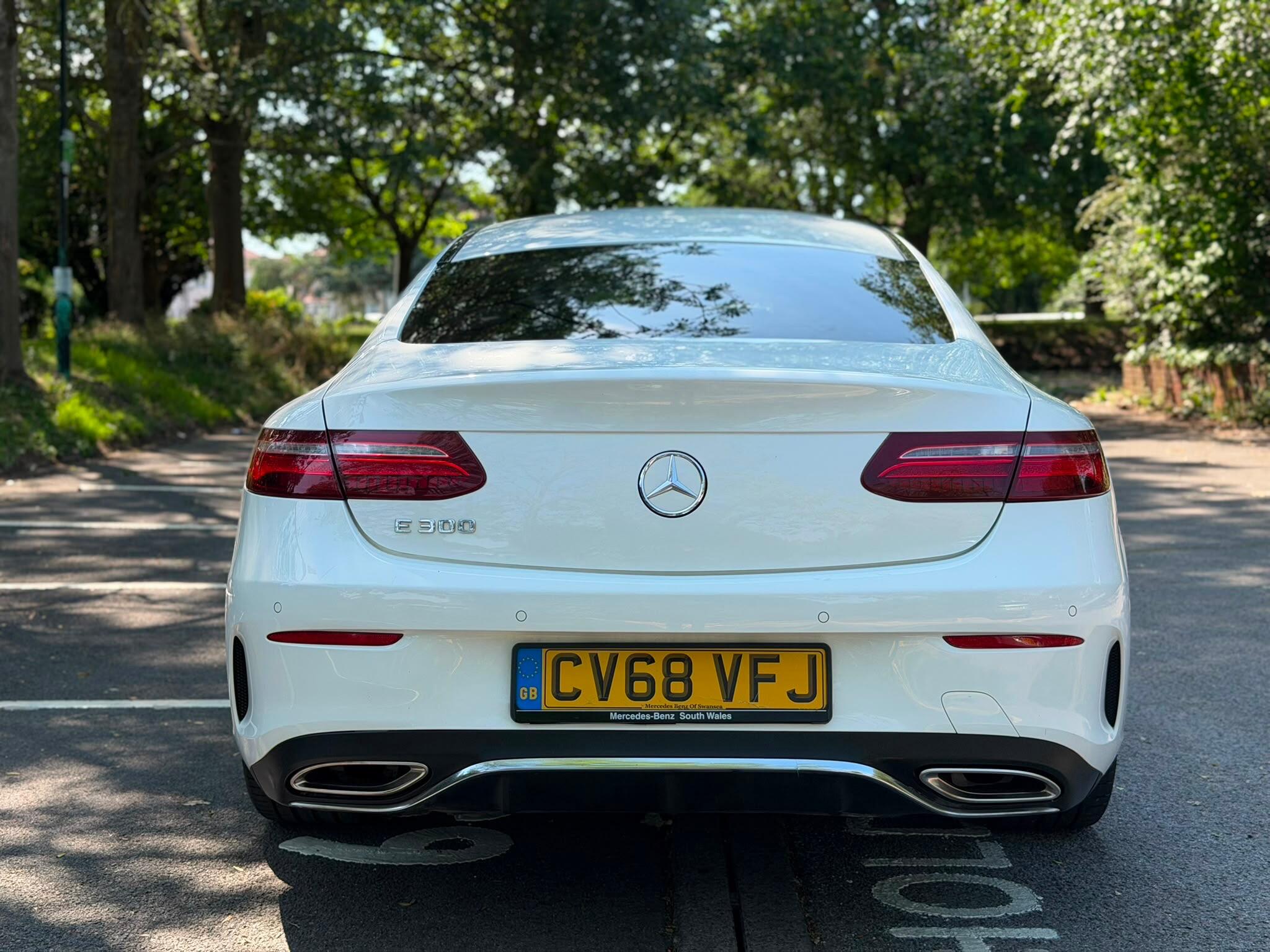 Mercedes-Benz E-Class view 5