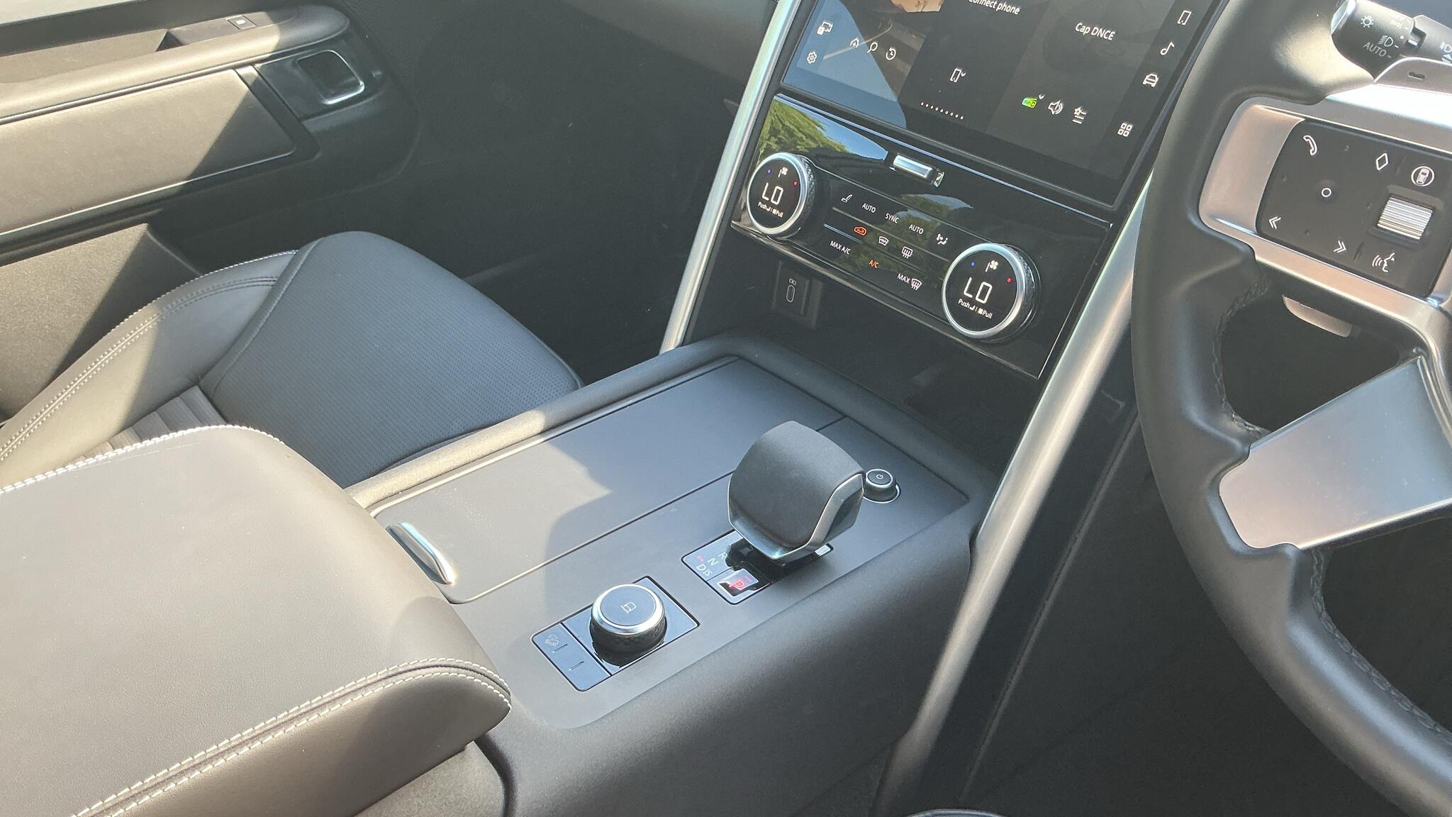Land Rover Discovery view 13