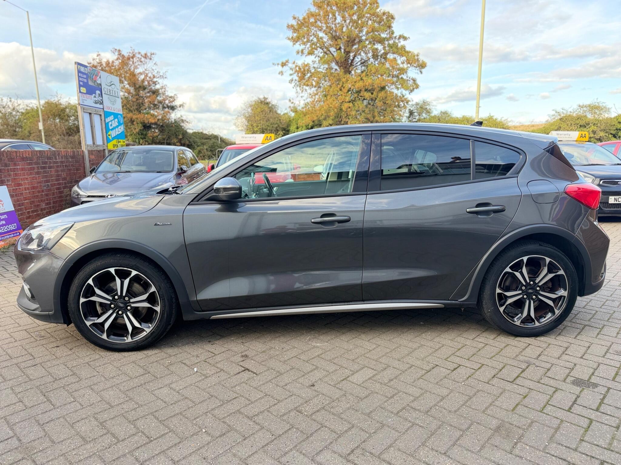 Ford Focus view 8