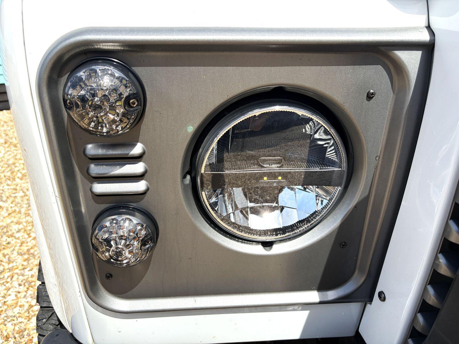 Land Rover Defender view 28