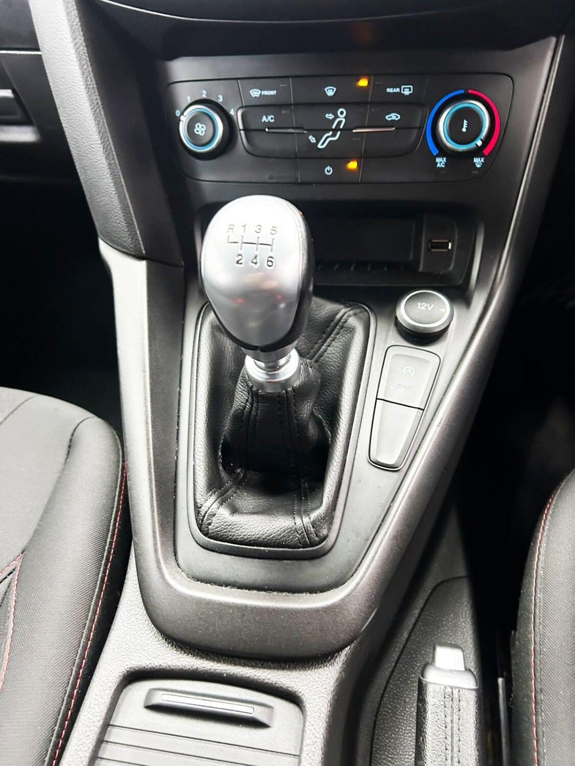Ford Focus view 18