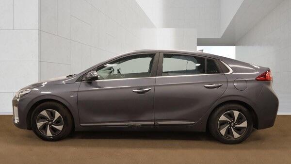 Hyundai Ioniq view 10