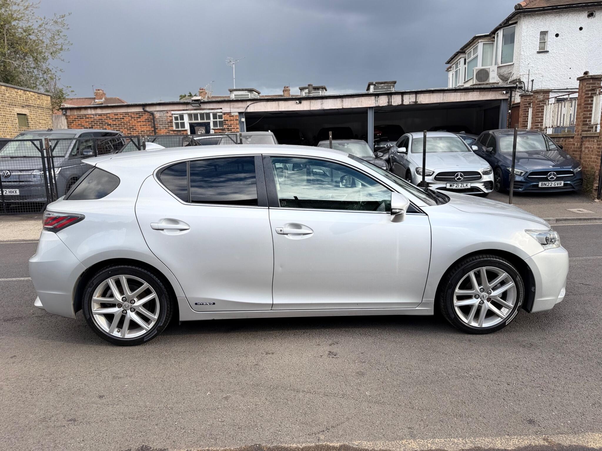 Lexus CT view 4