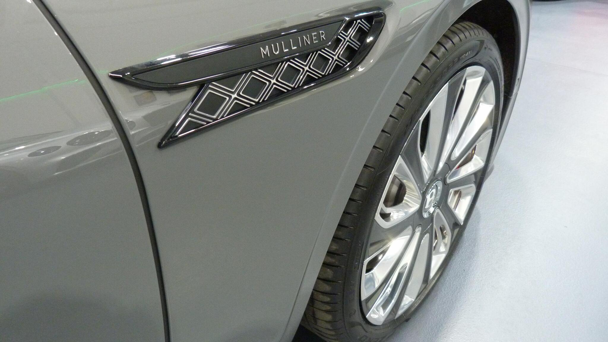 Bentley Flying Spur view 52