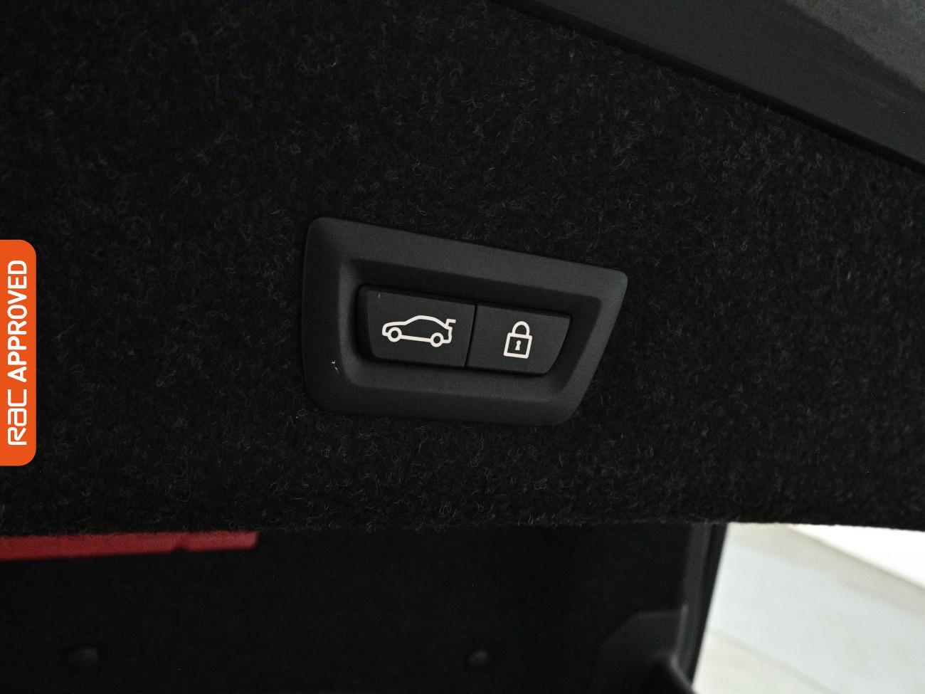 BMW 3 Series view 14