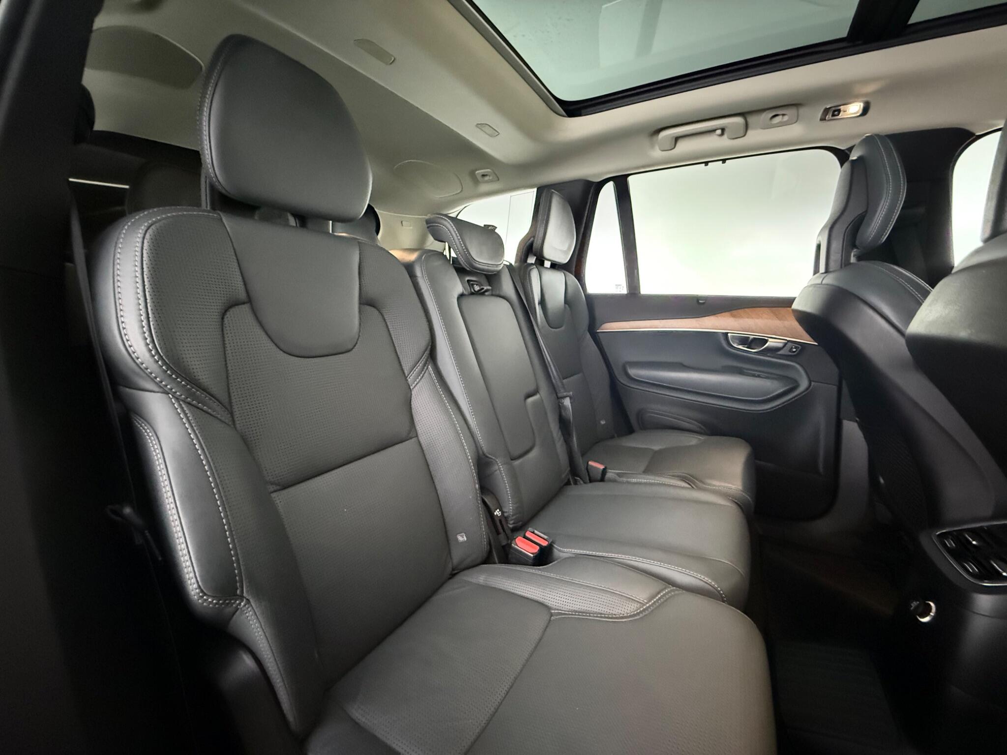 Volvo XC90 view 36