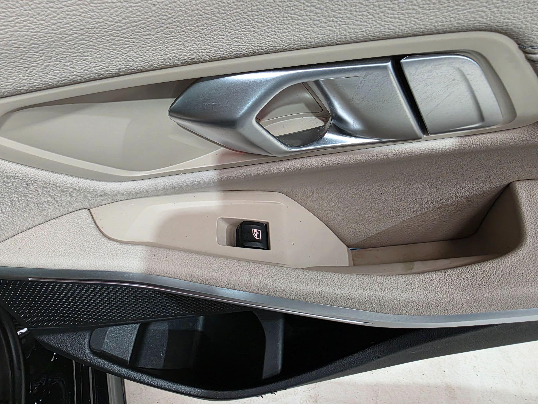 BMW 3 Series view 26