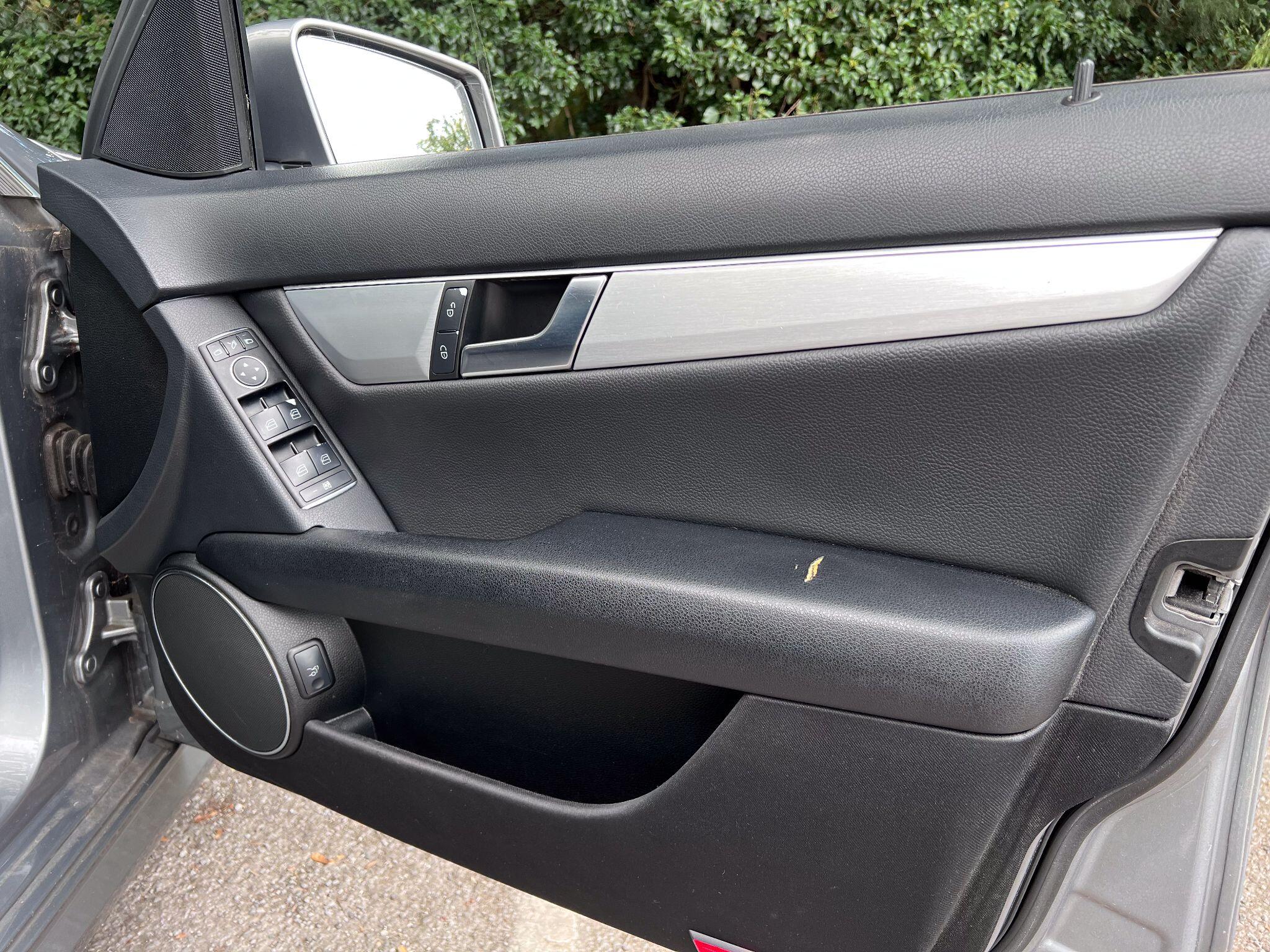 Mercedes-Benz C-Class view 23