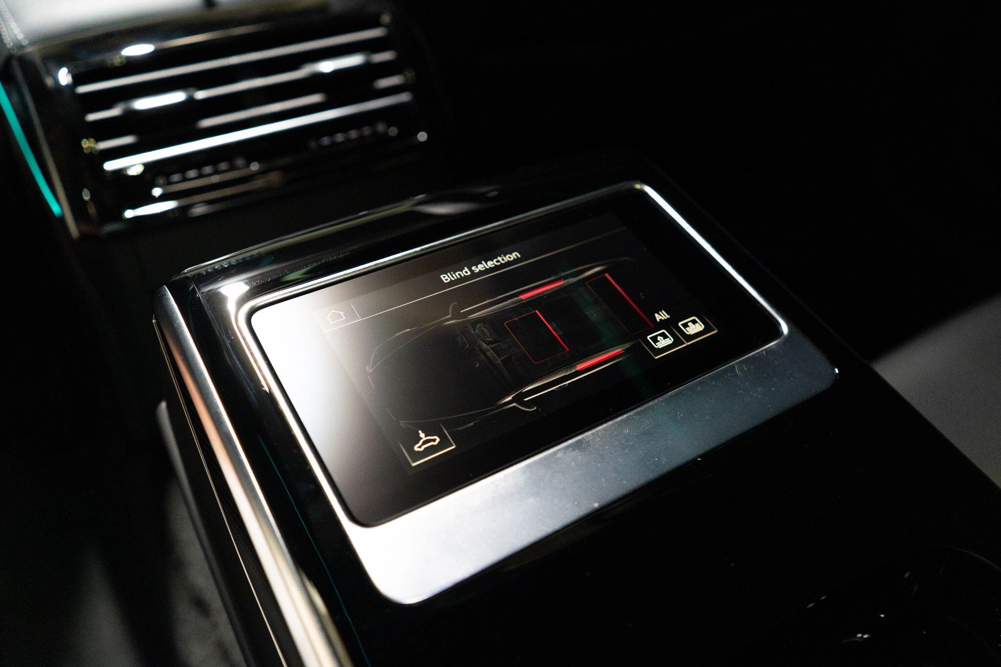 Audi S8 view 21