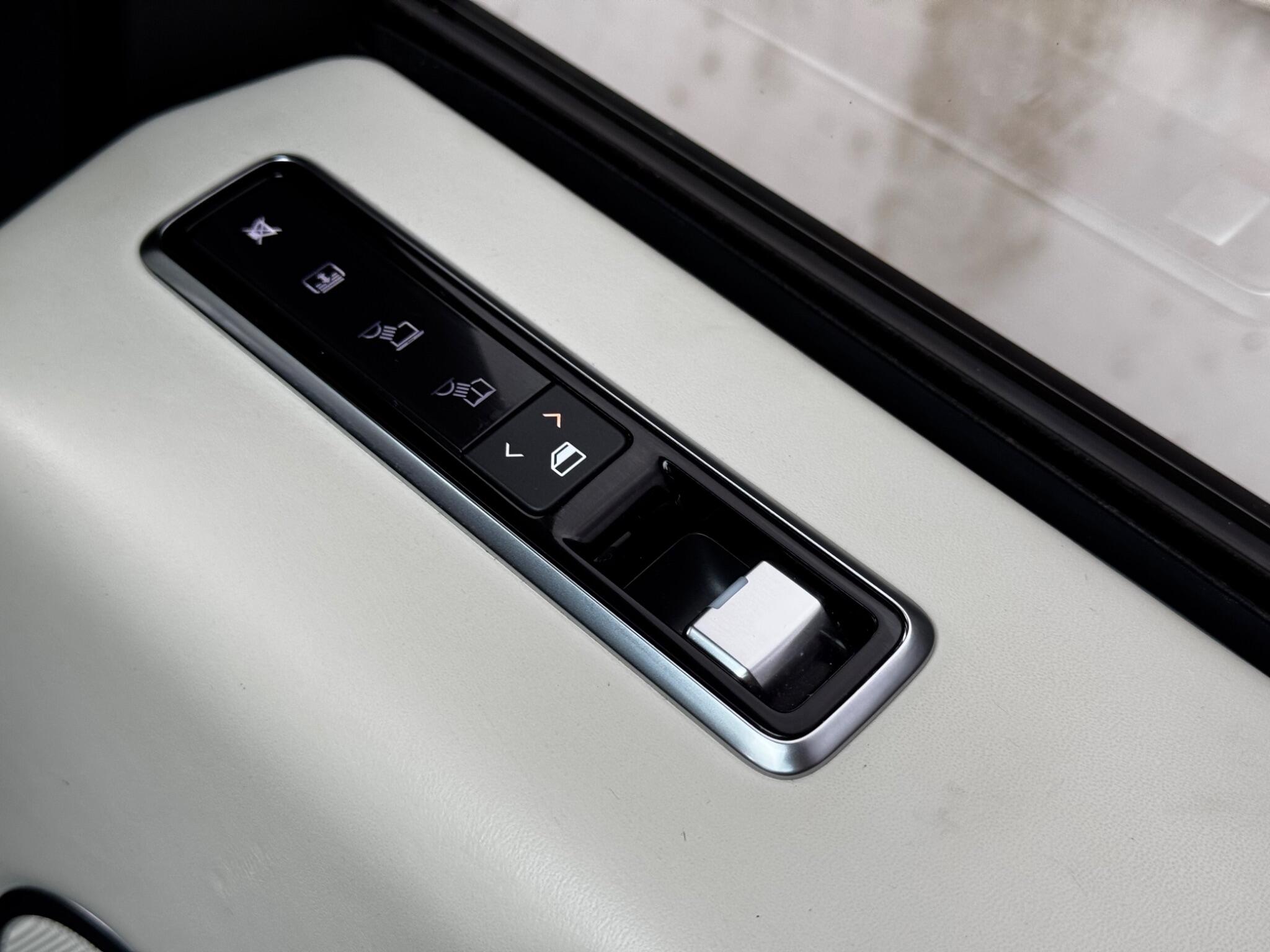 Land Rover Range Rover view 28