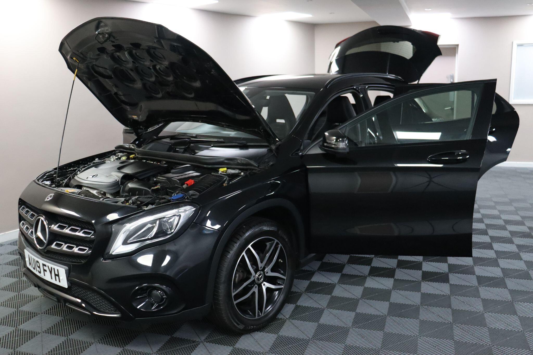 Mercedes-Benz Gla view 16