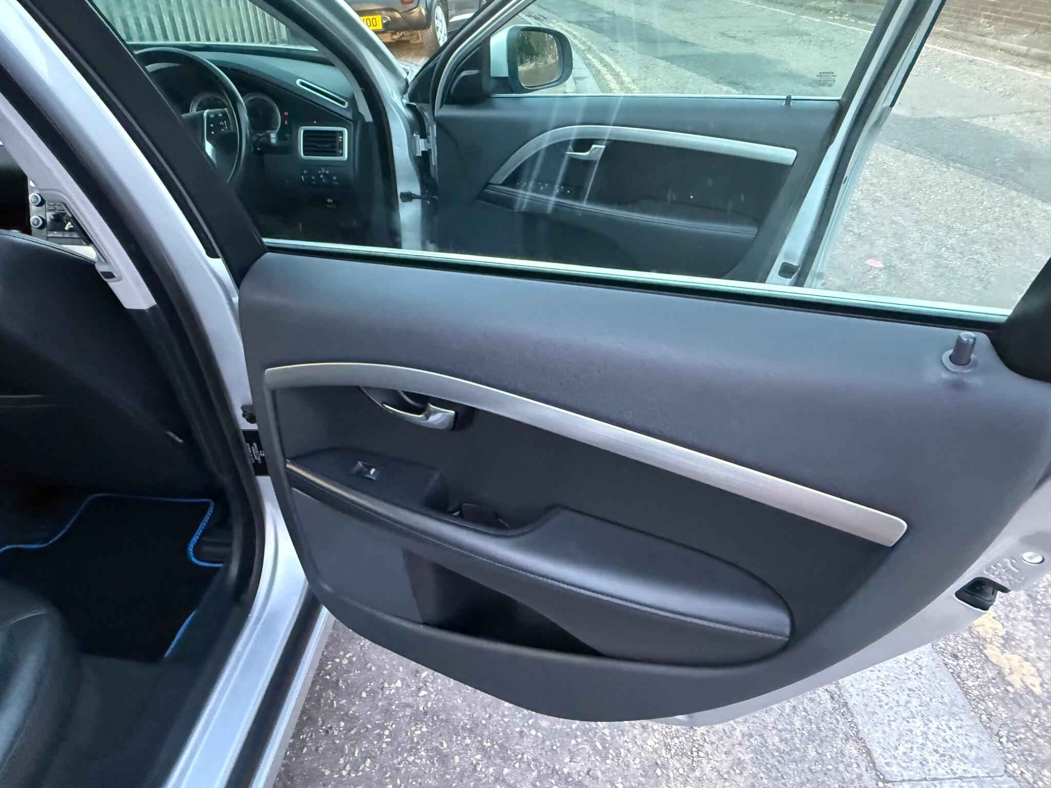 Volvo V70 view 14