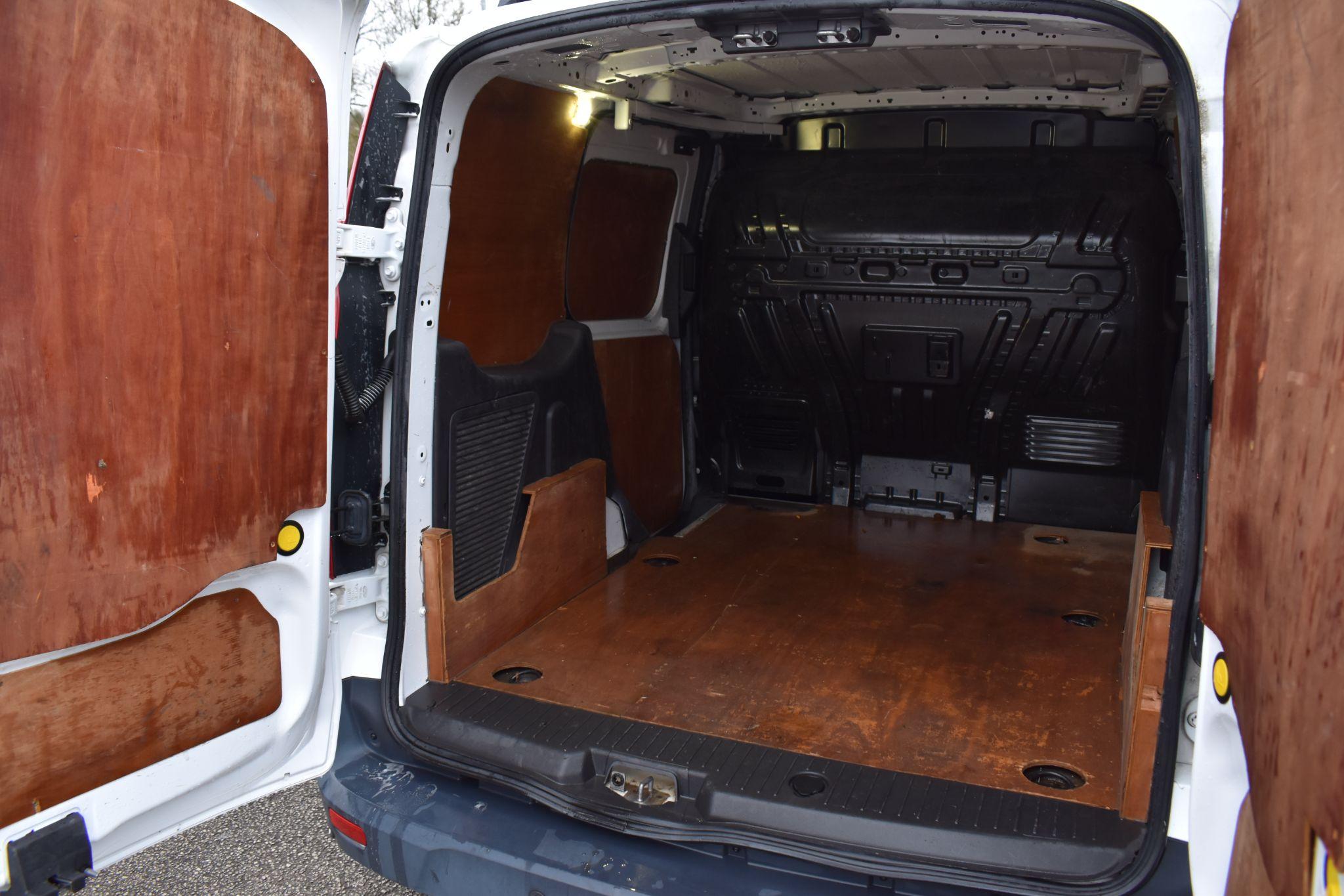 Transit Connect - 1.6 TDCi 200 Limited L1 H1 5dr - Image 4