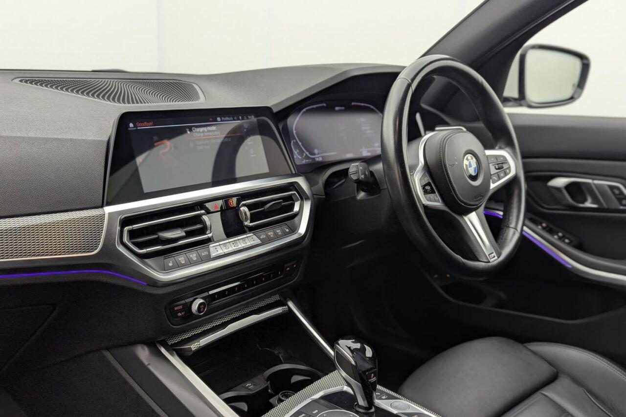 BMW 3 Series view 24