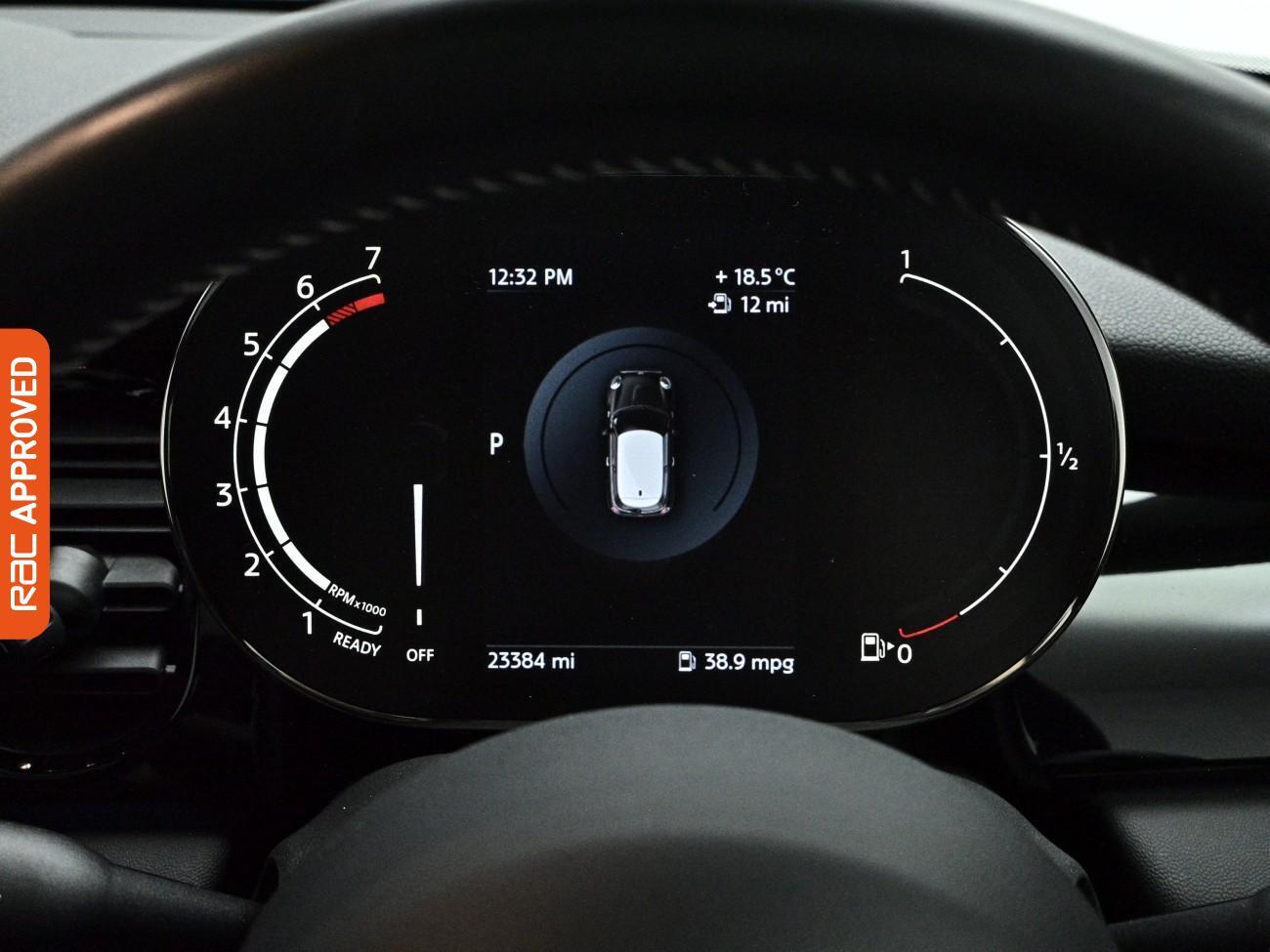 Mini Hatch view 11
