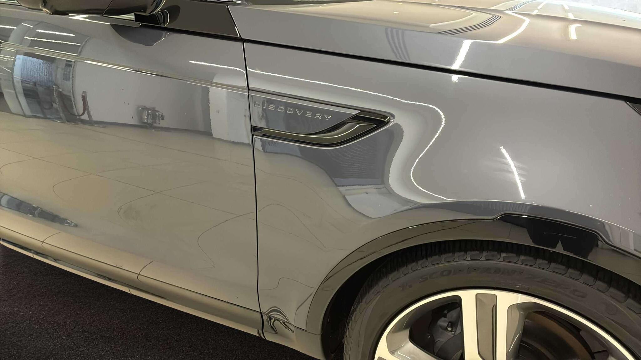 Land Rover Discovery view 22