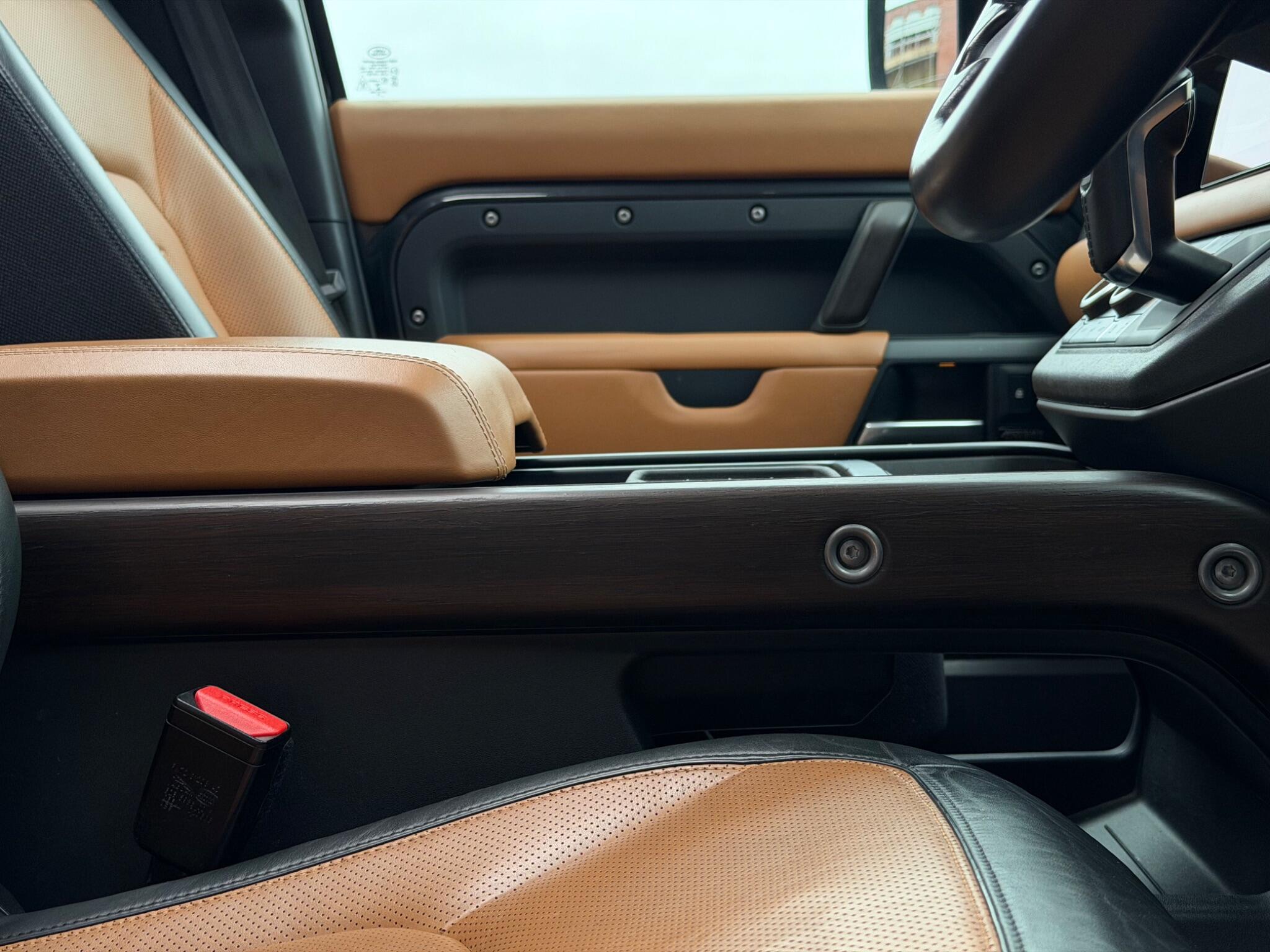 Land Rover Defender view 50