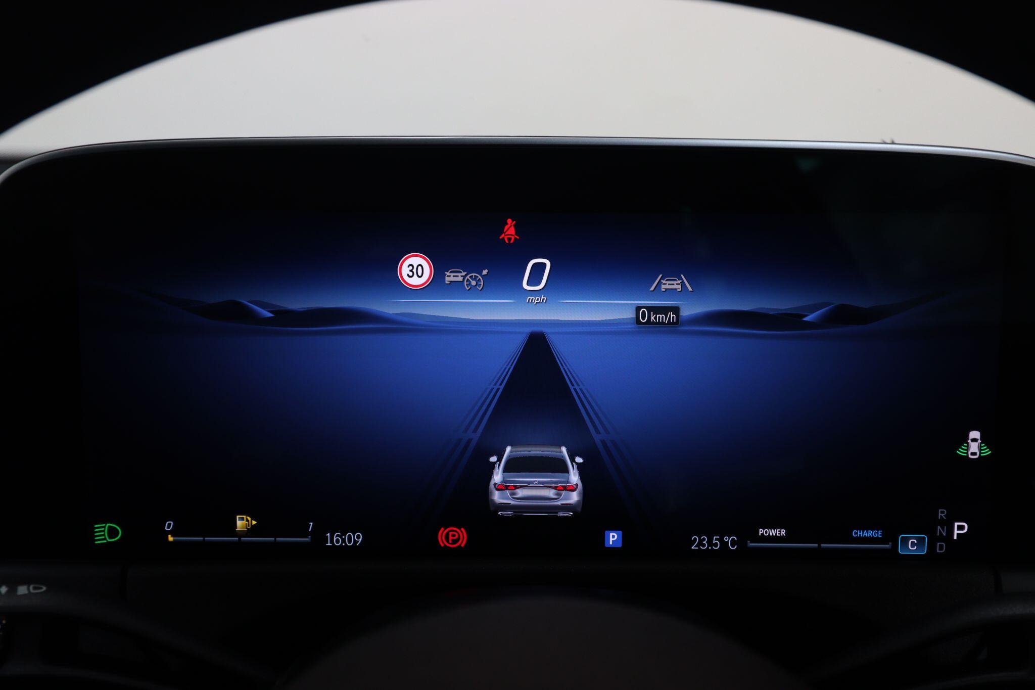 Mercedes-Benz E Class view 35