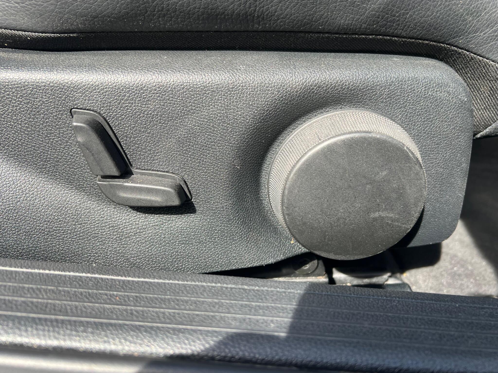 Mercedes-Benz E-Class view 27