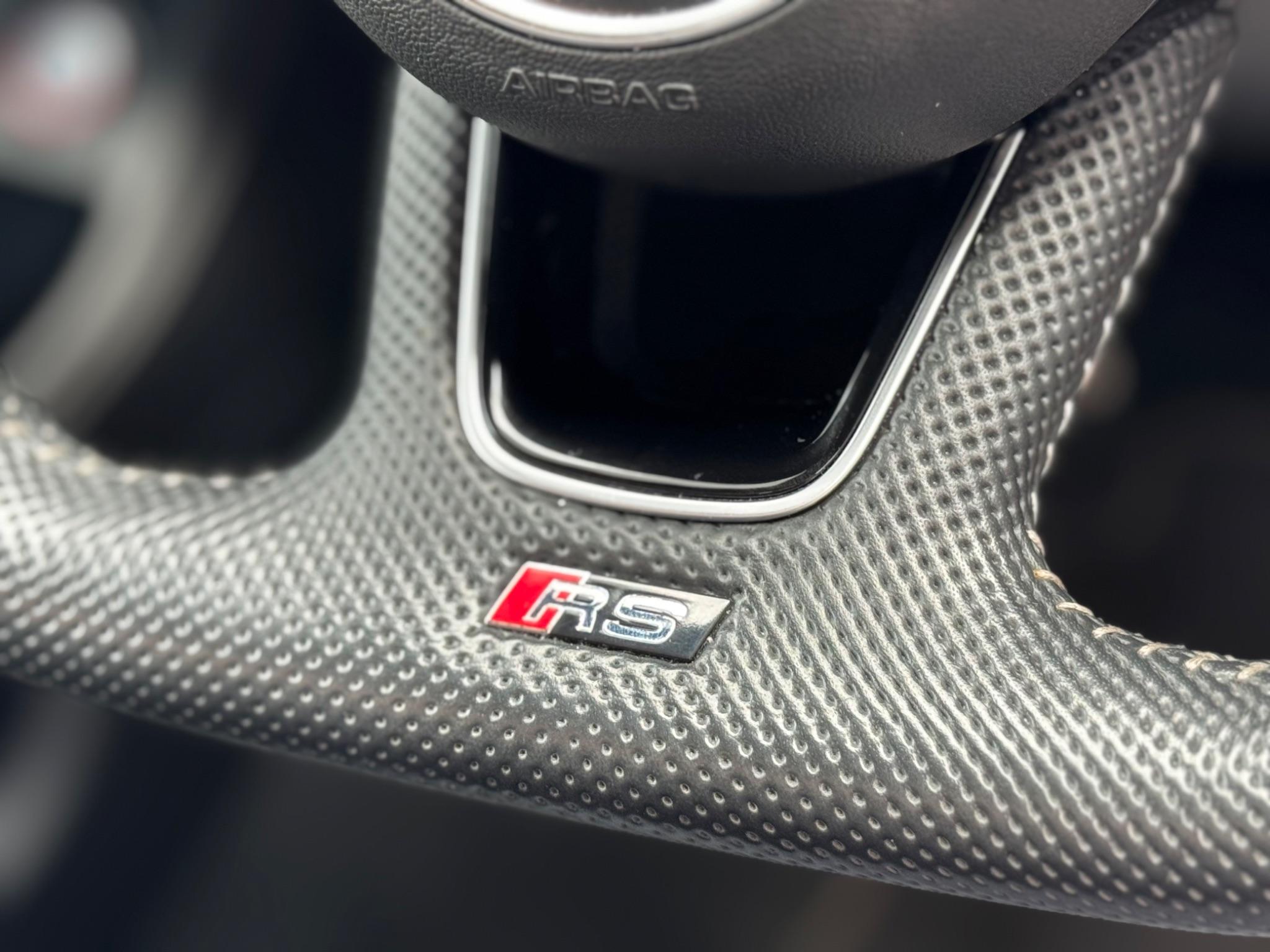 Audi RS4 view 27