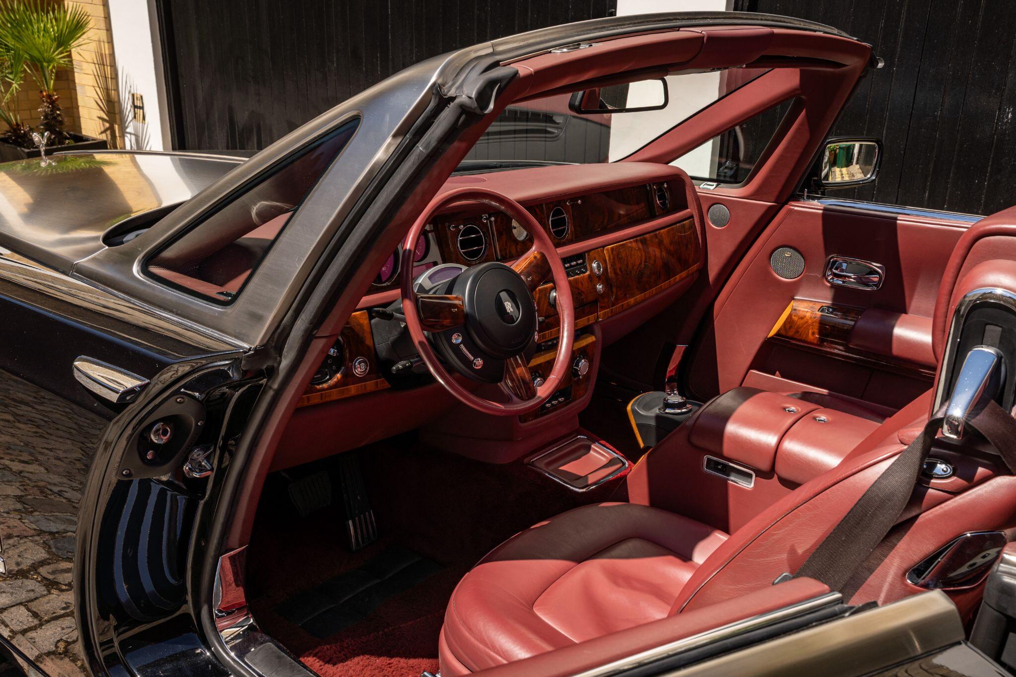 Rolls-Royce Phantom view 21