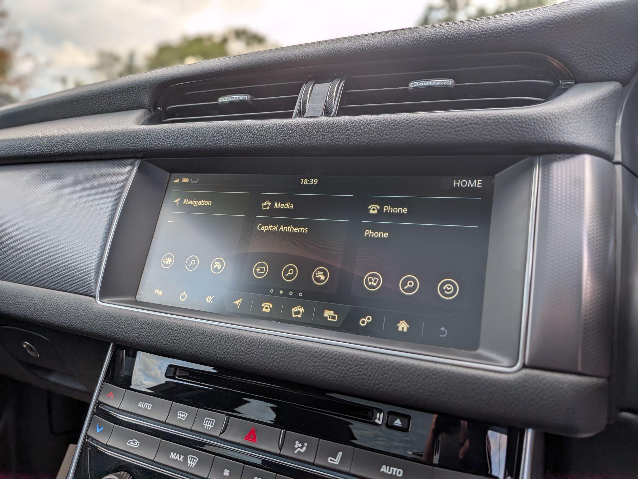 Jaguar XF view 44