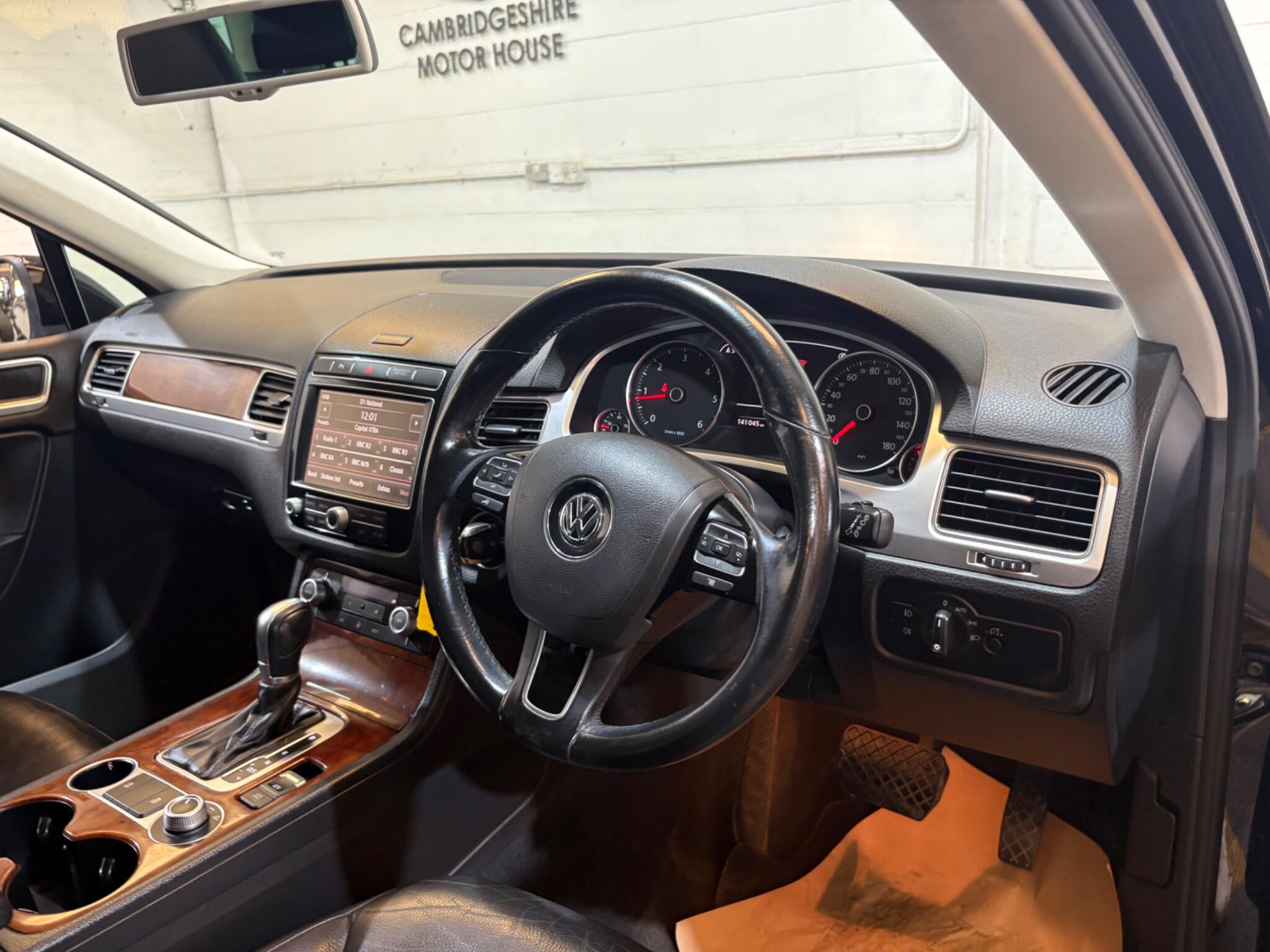 Volkswagen Touareg view 32