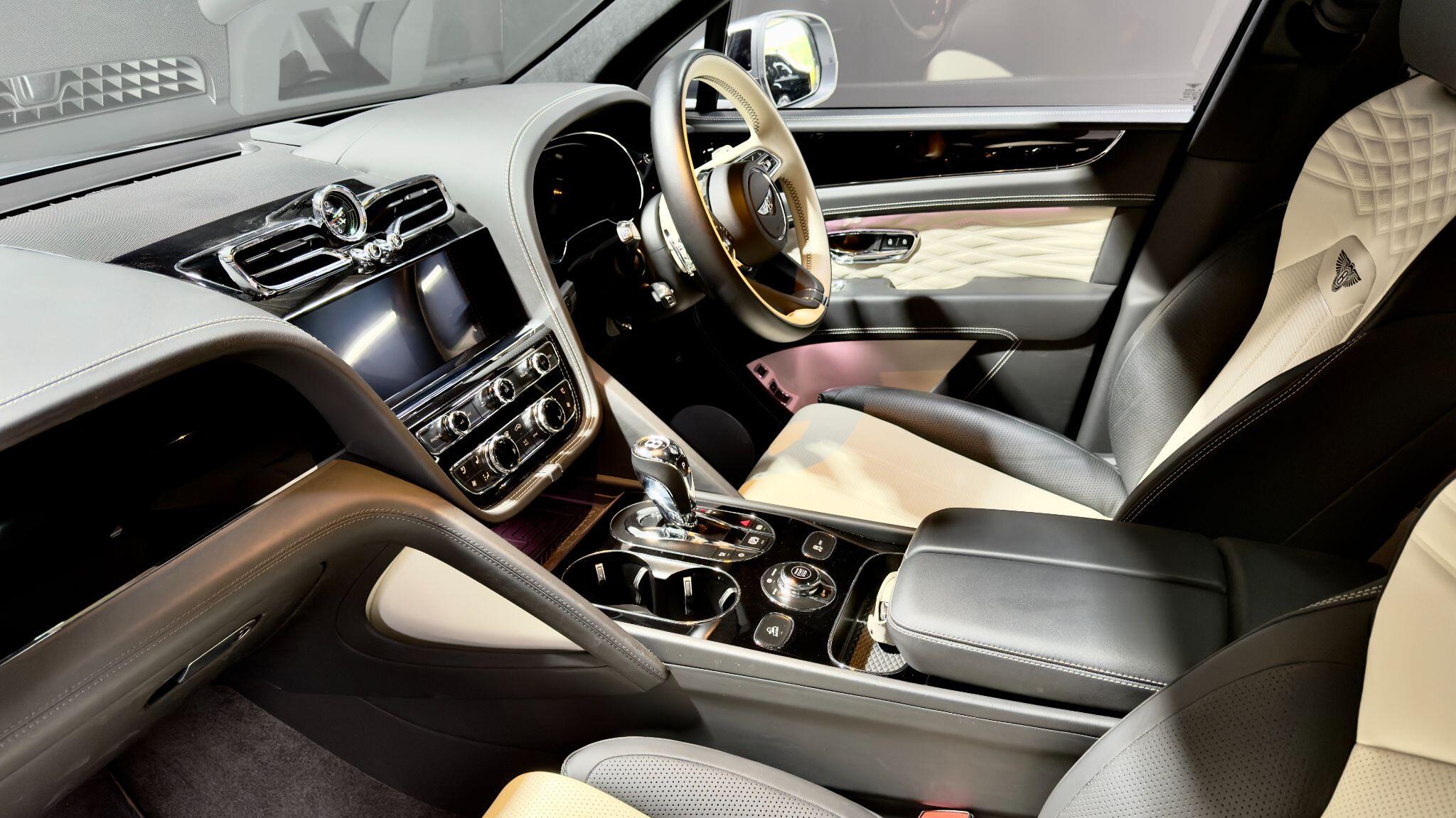 Bentley Bentayga view 43