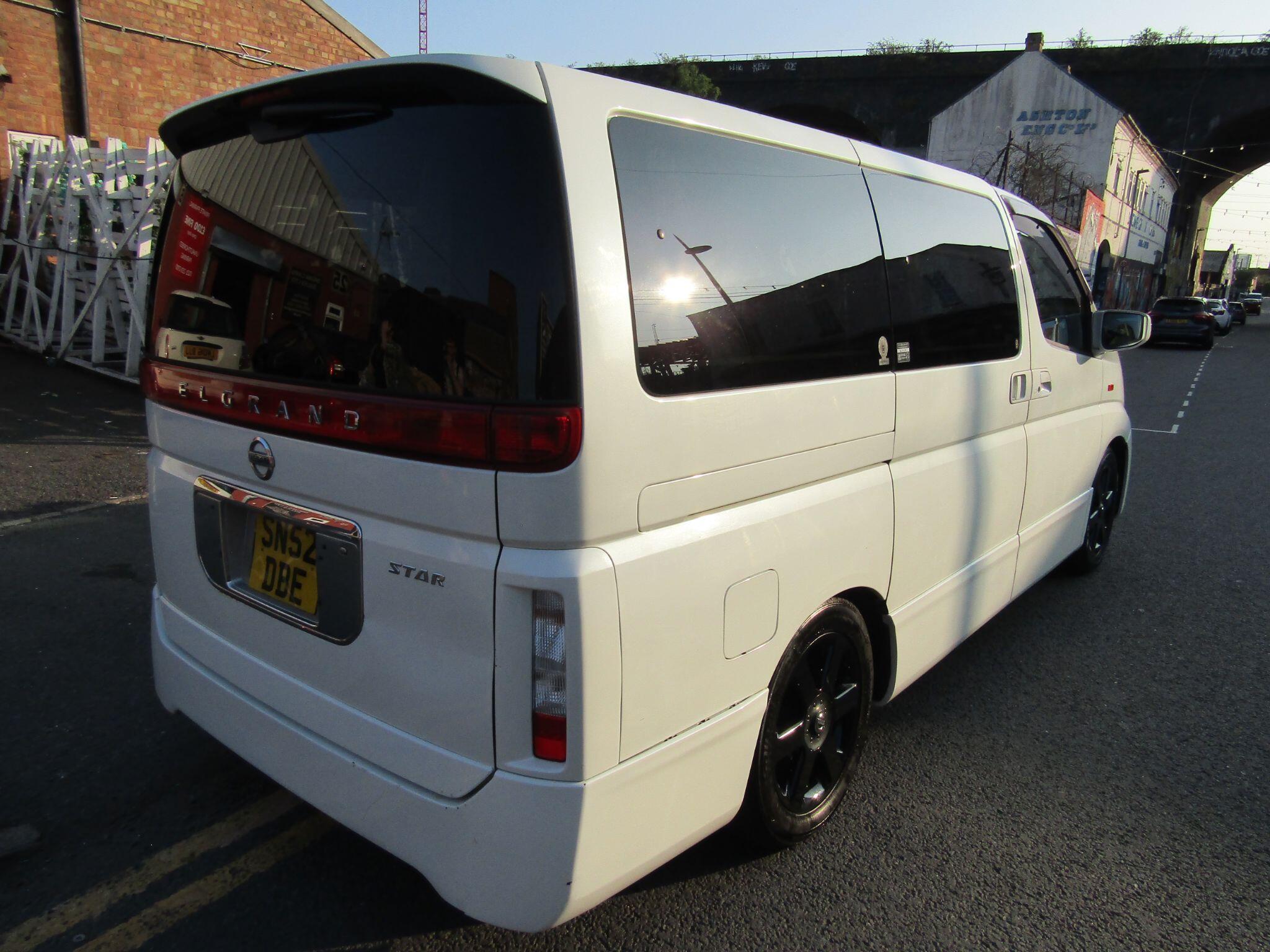 Nissan Elgrand view 12