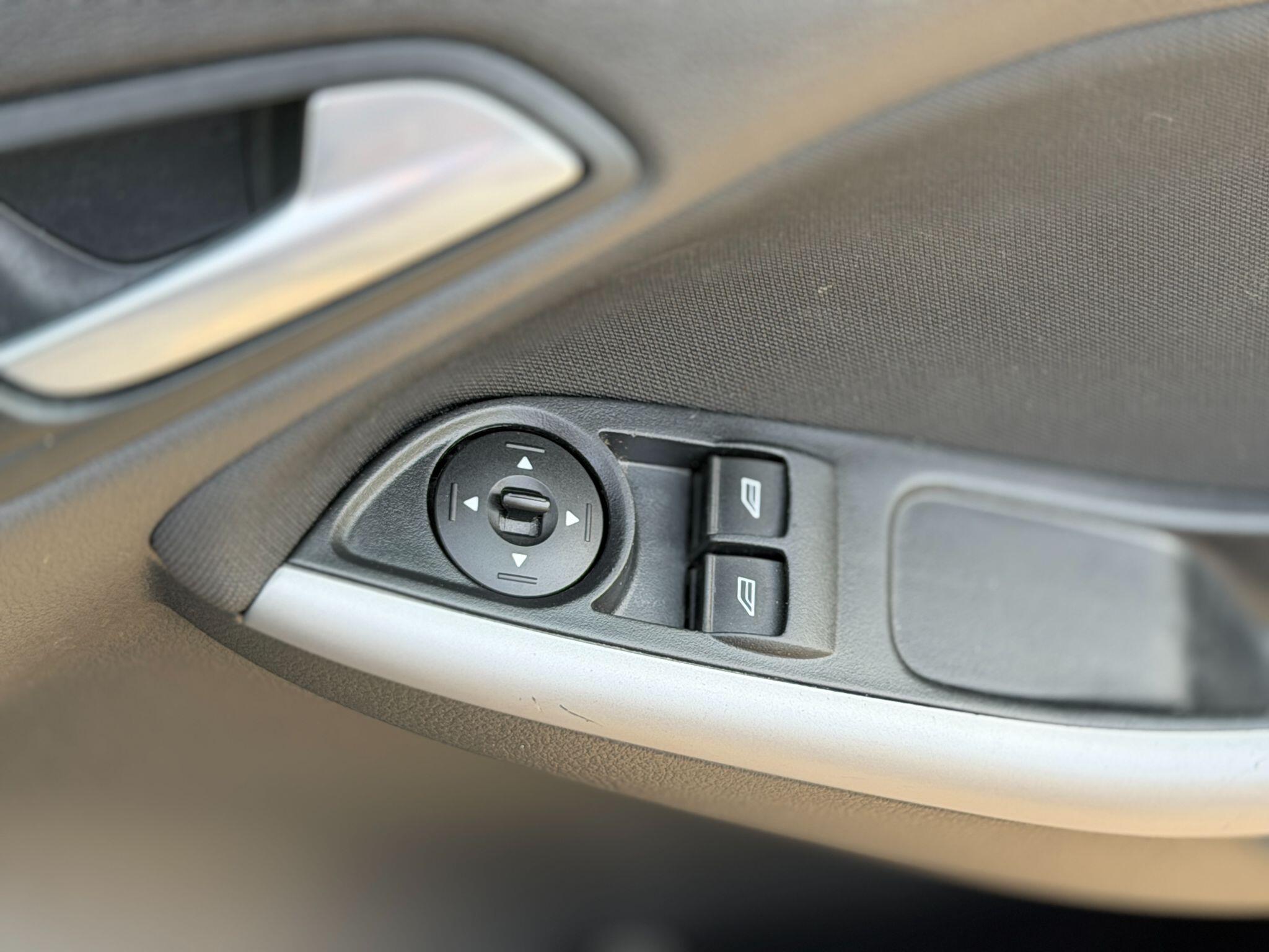 Ford Focus view 28