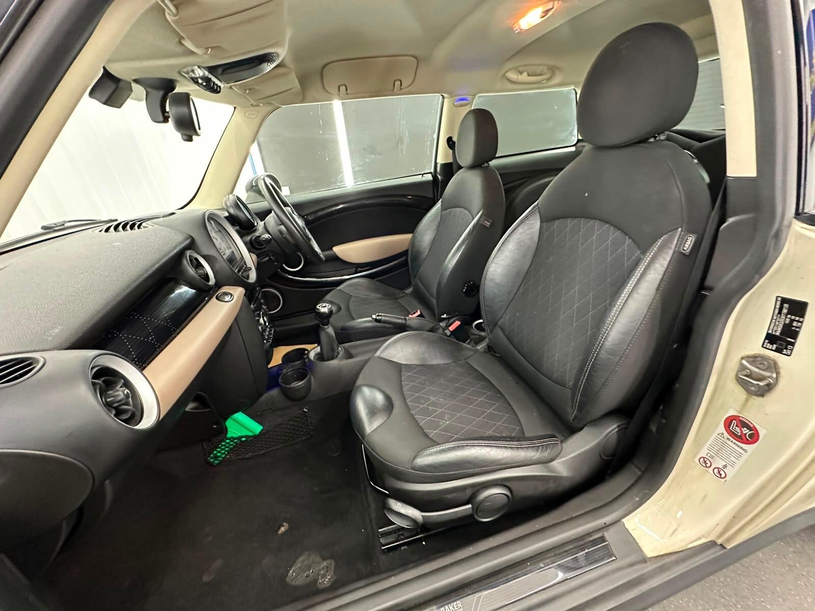 Mini Hatch view 25