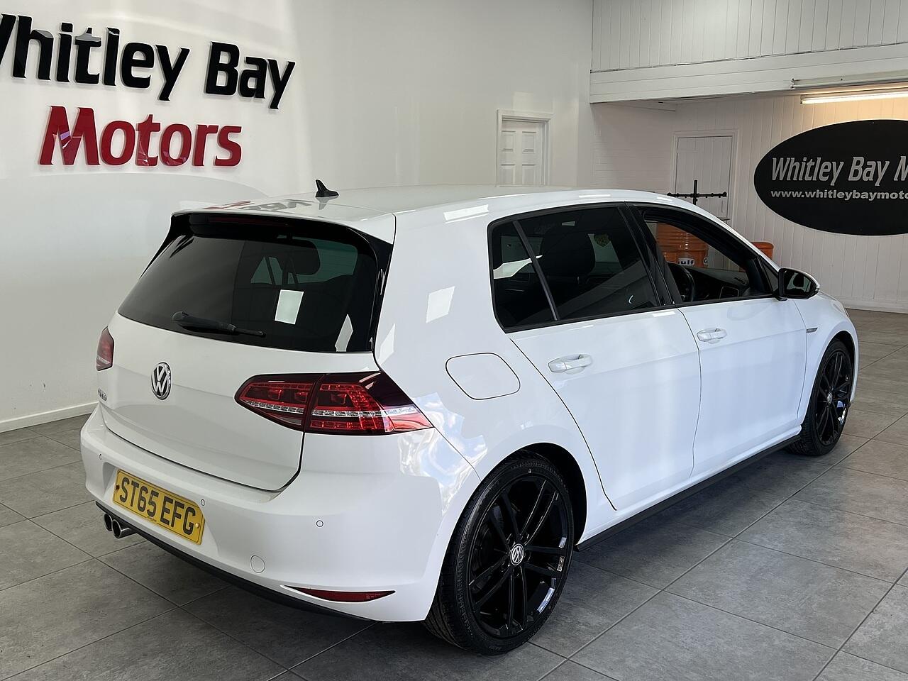 Volkswagen Golf view 3